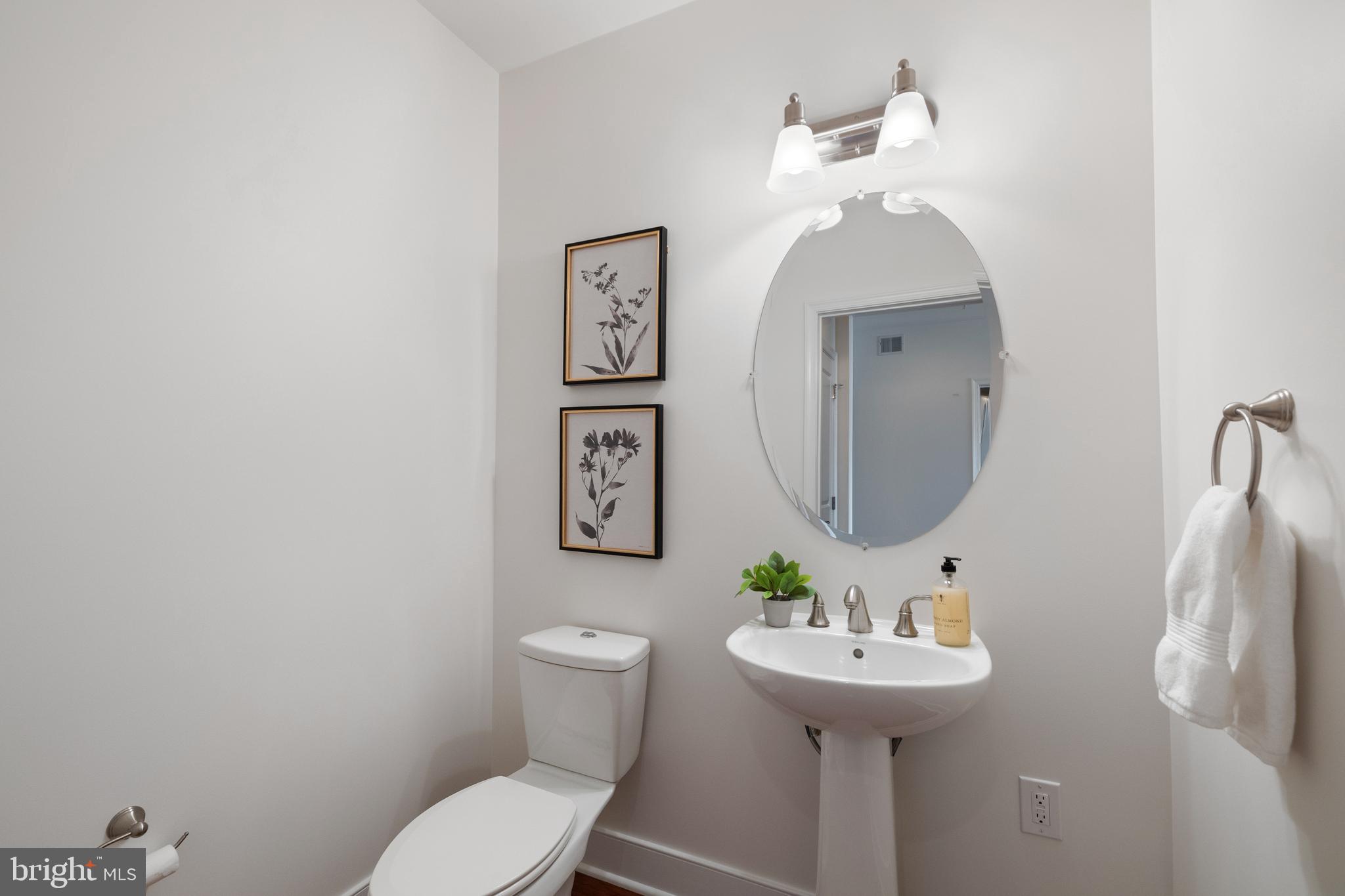 1418 N Rhodes St #B401