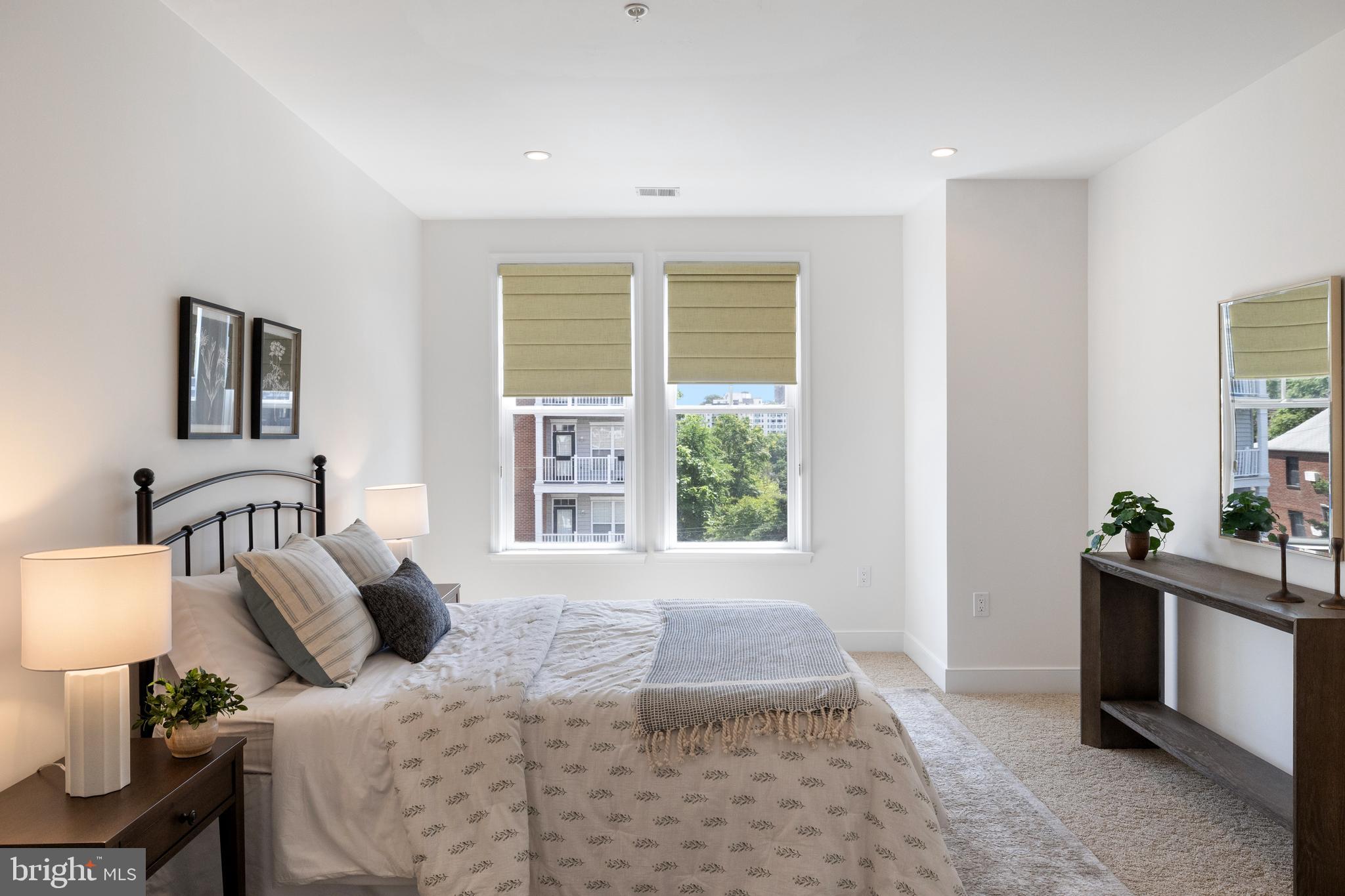 1418 N Rhodes St #B401