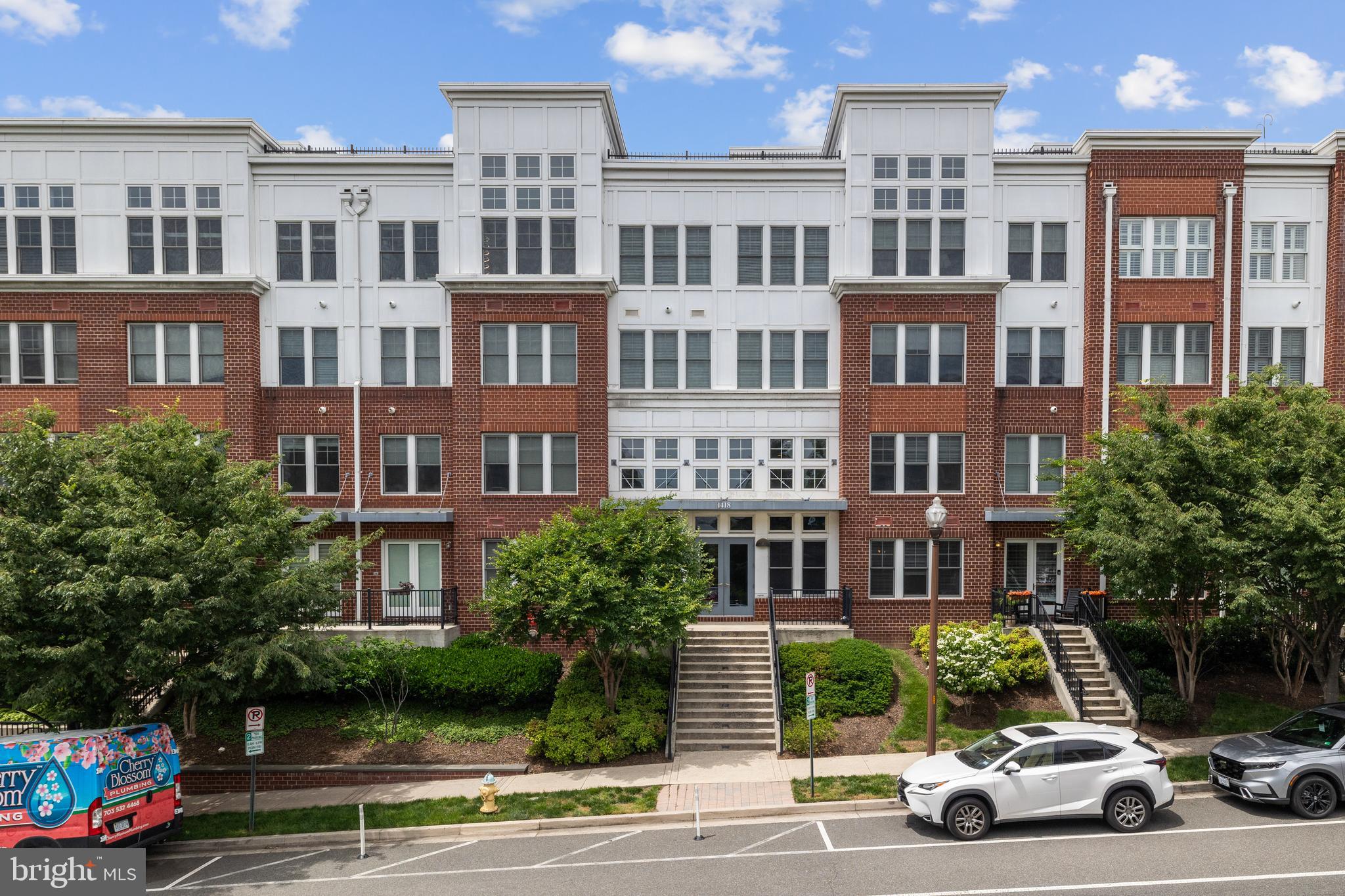 1418 N Rhodes St #B401