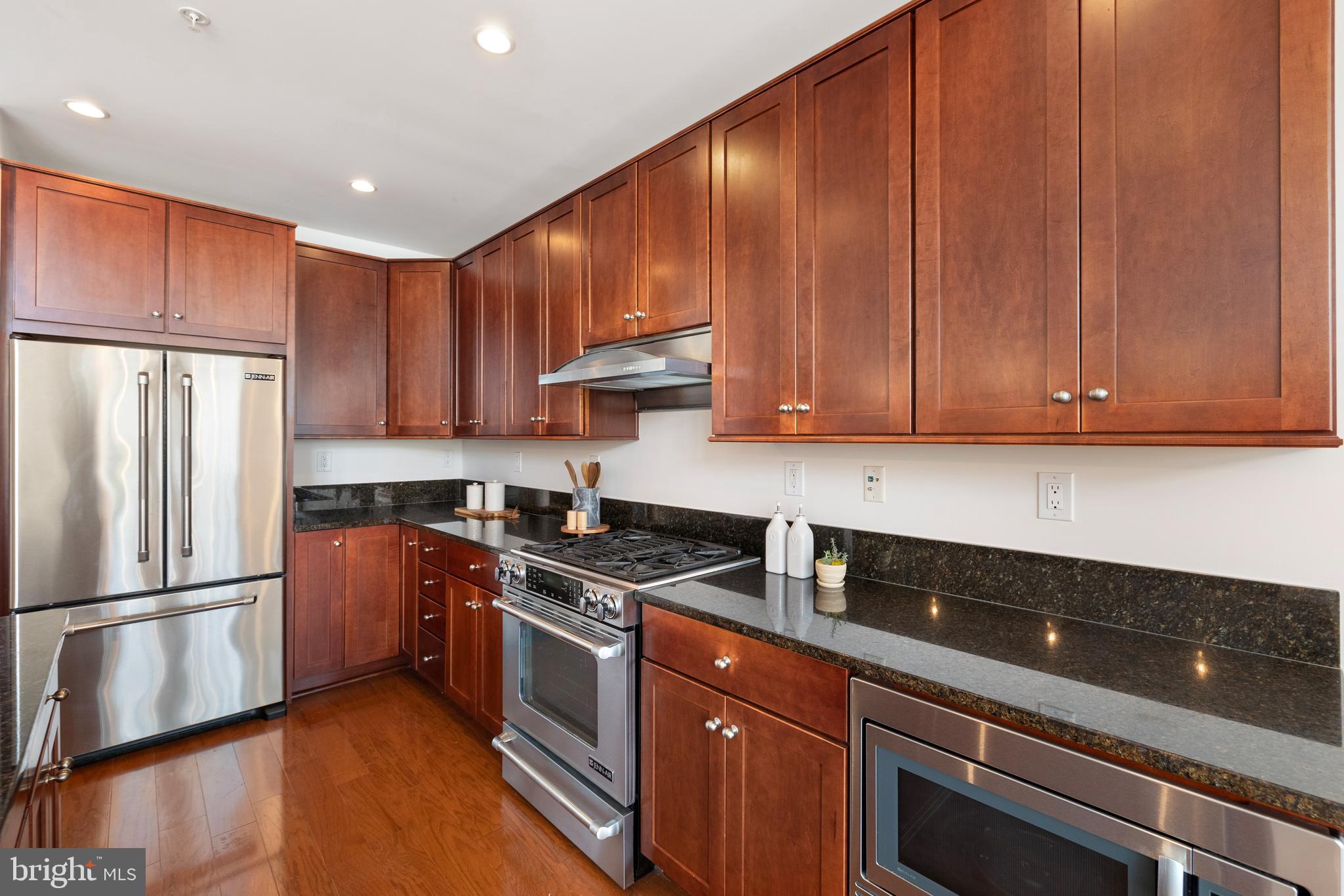 1418 N Rhodes St #B401