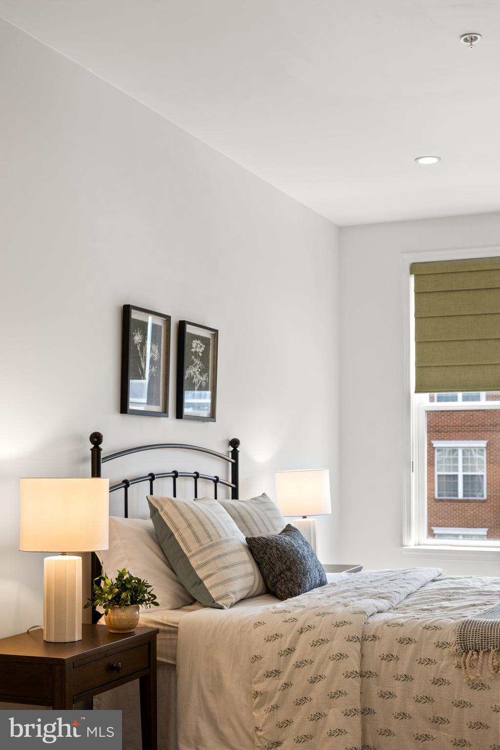 1418 N Rhodes St #B401