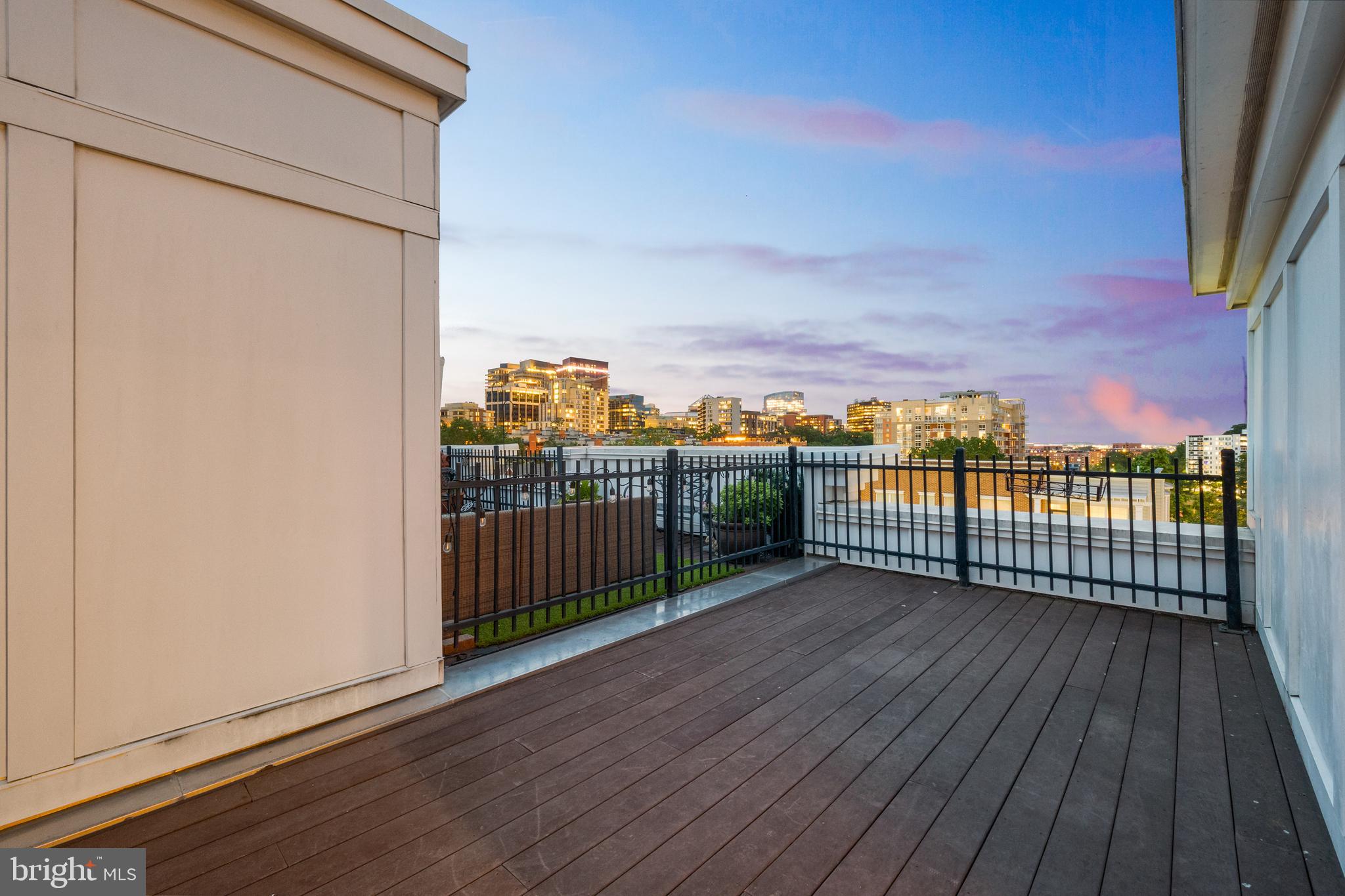 1418 N Rhodes St #B401