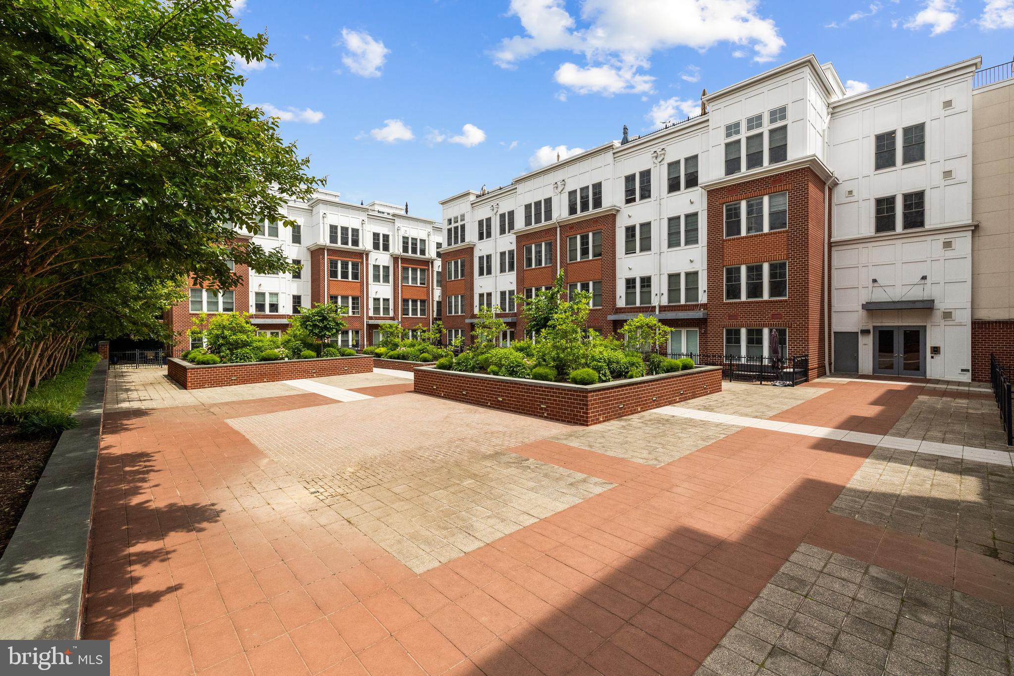 1418 N Rhodes St #B401