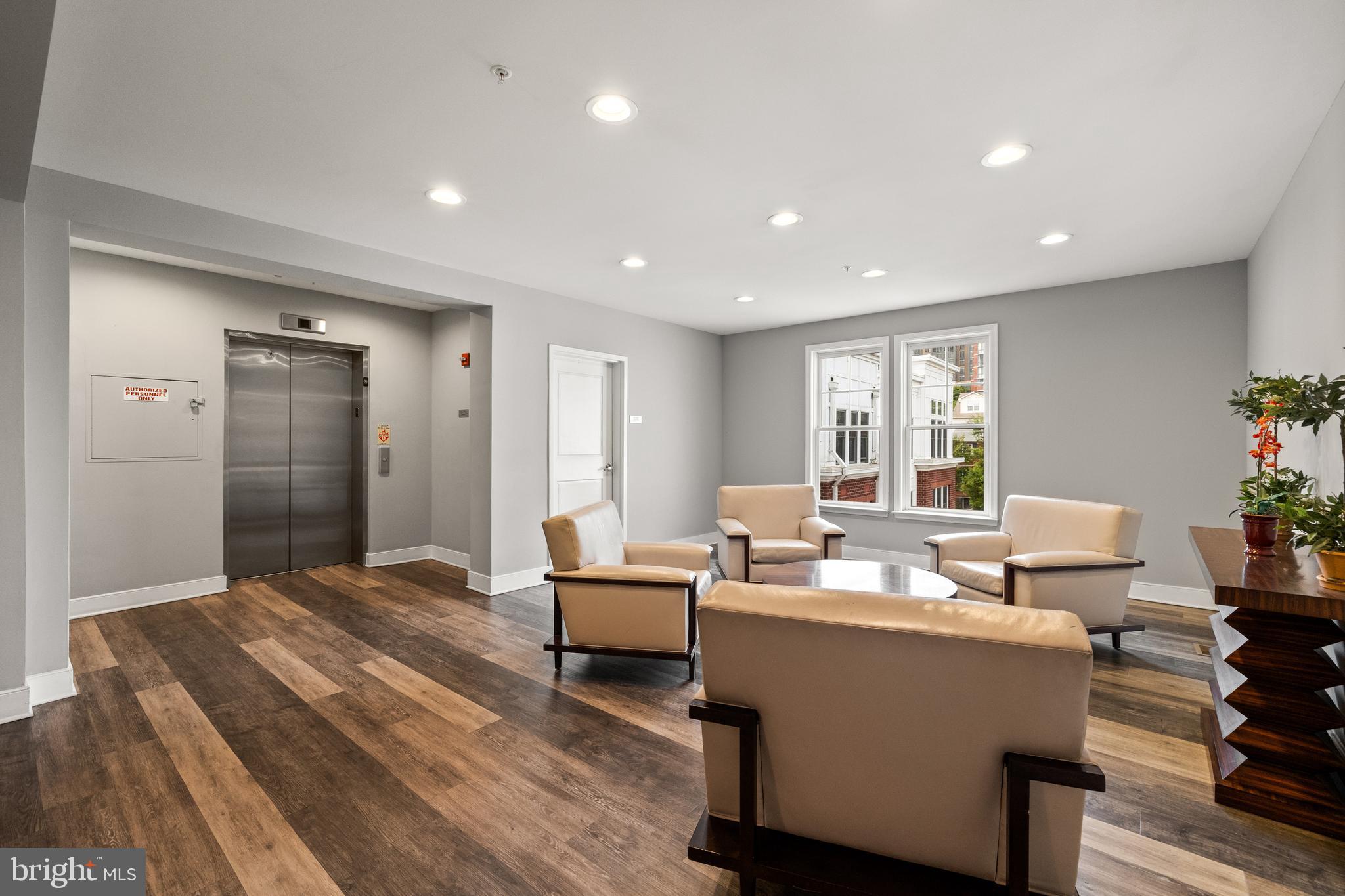 1418 N Rhodes St #B401