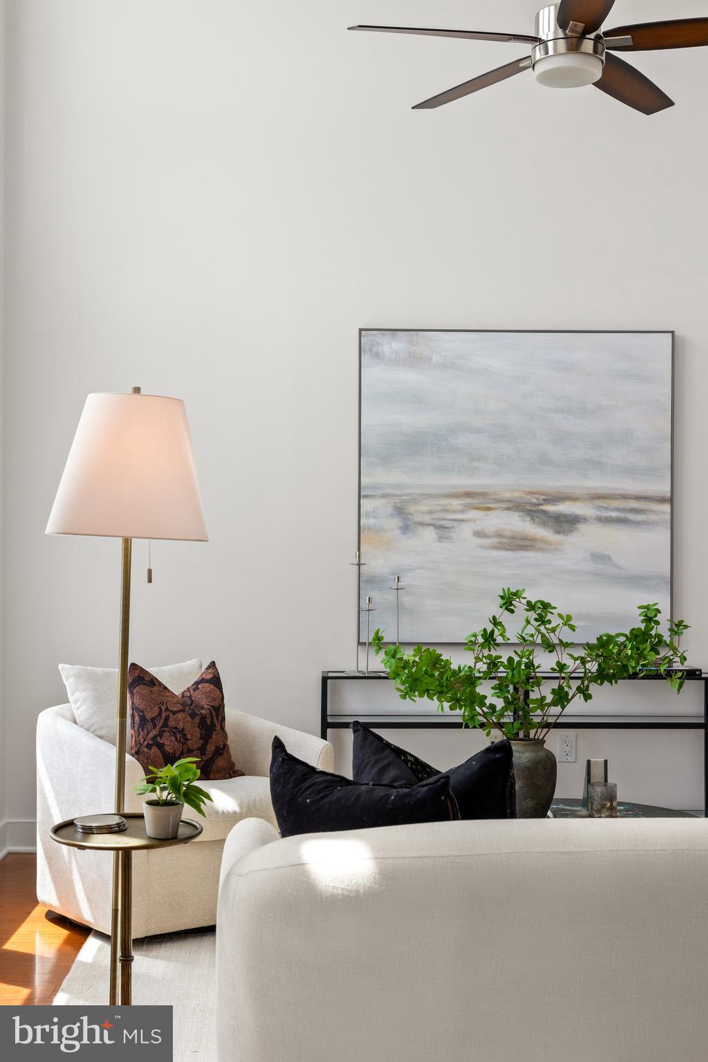 1418 N Rhodes St #B401