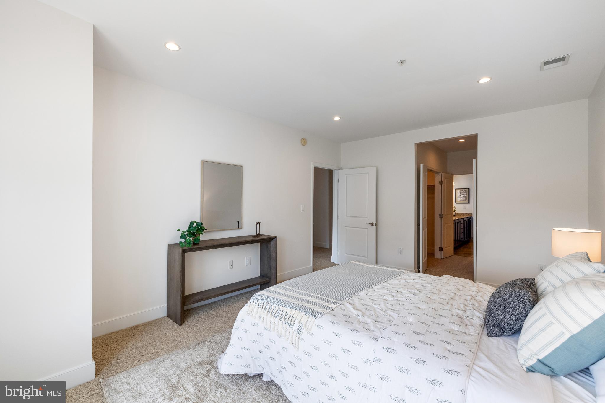 1418 N Rhodes St #B401