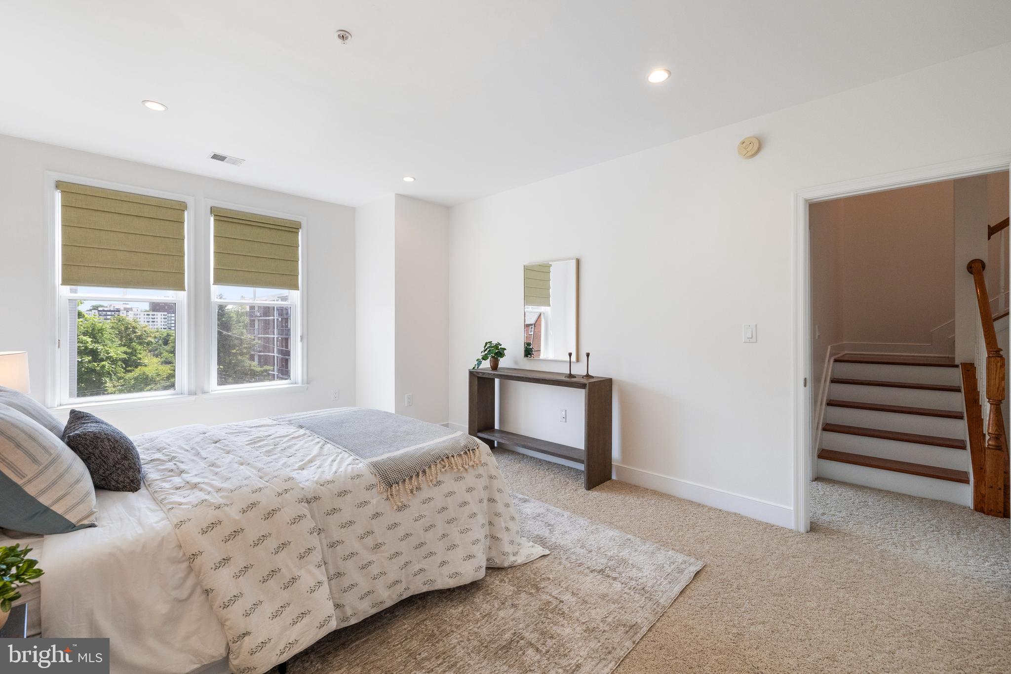 1418 N Rhodes St #B401