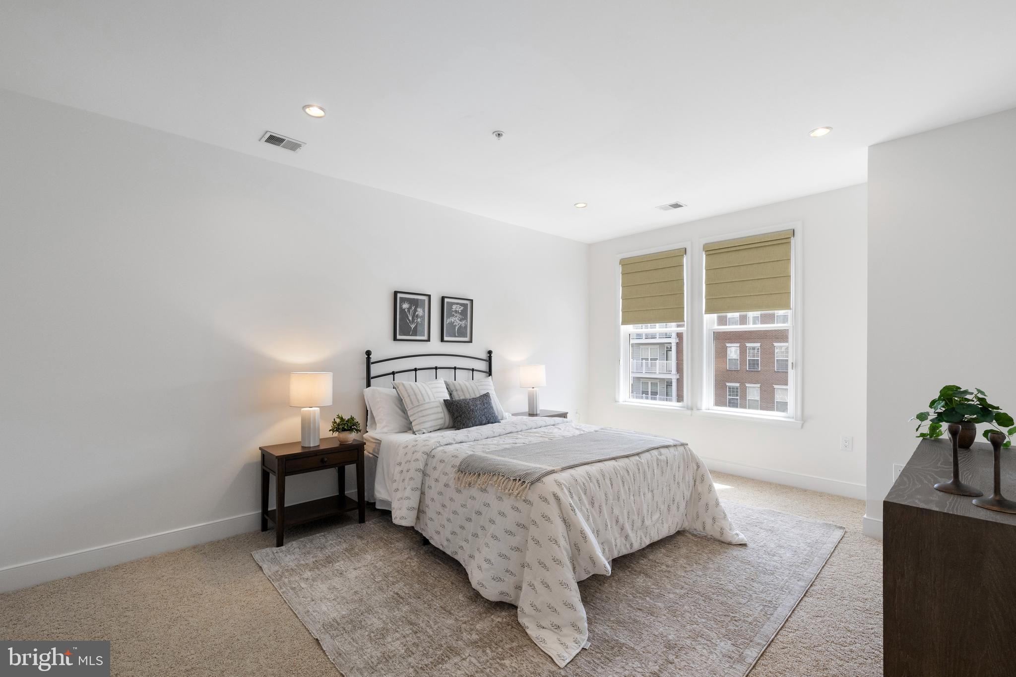 1418 N Rhodes St #B401