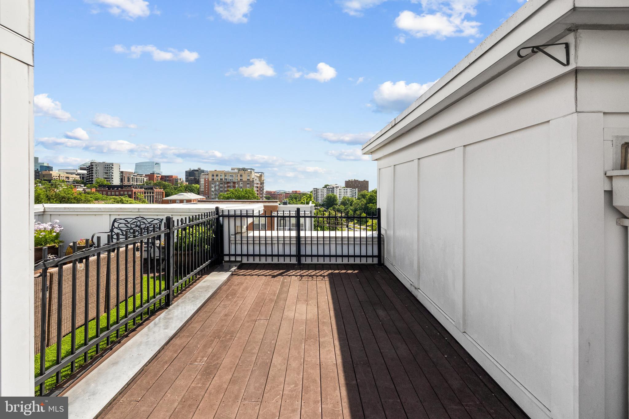 1418 N Rhodes St #B401