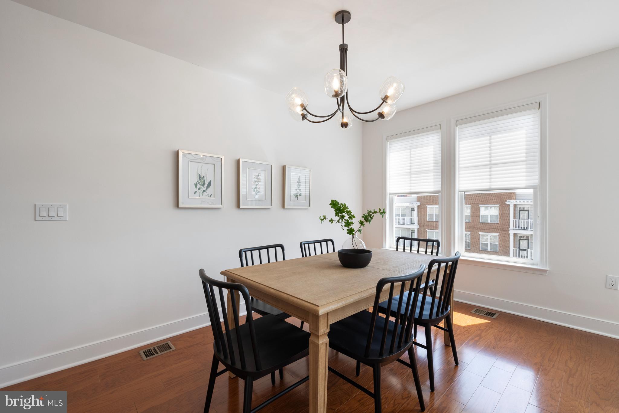 1418 N Rhodes St #B401