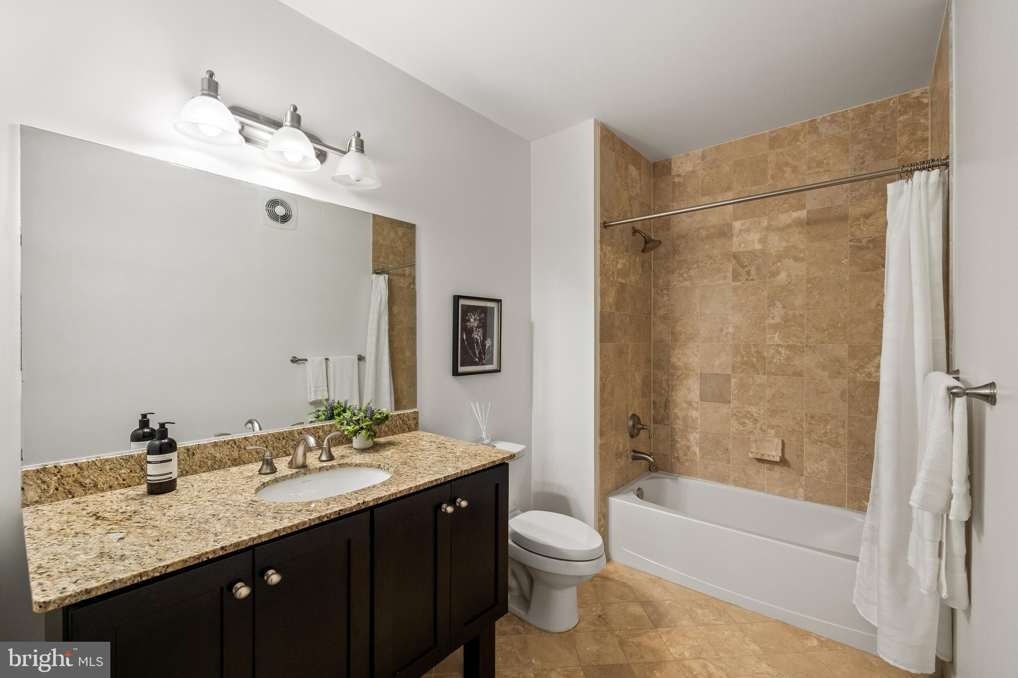 1418 N Rhodes St #B401