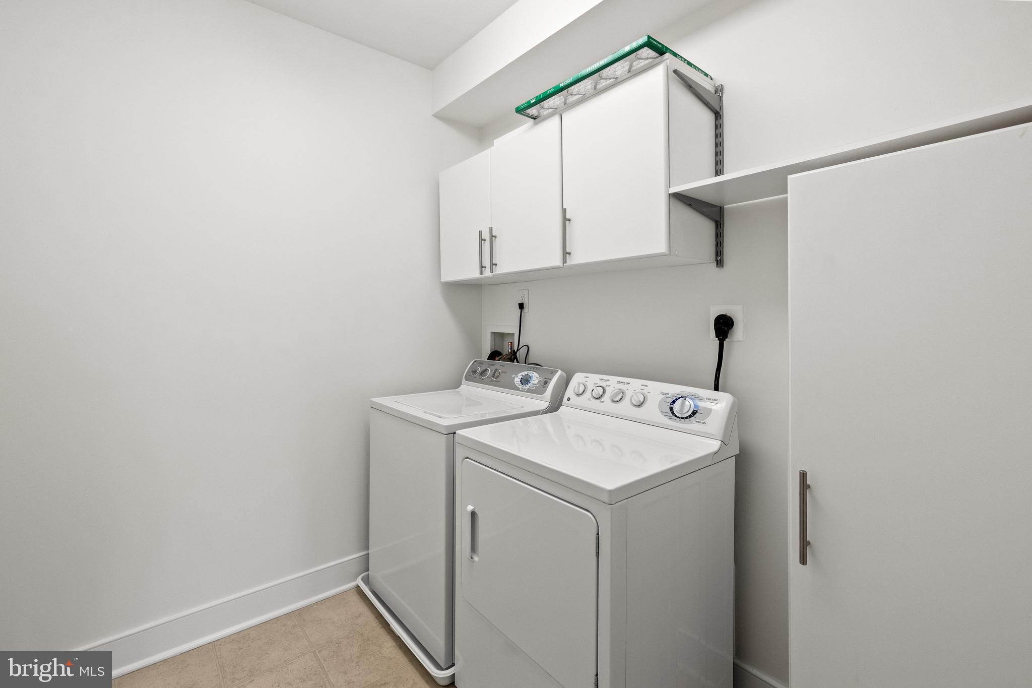 1418 N Rhodes St #B401