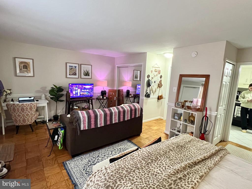 4501 ARLINGTON BLVD #121