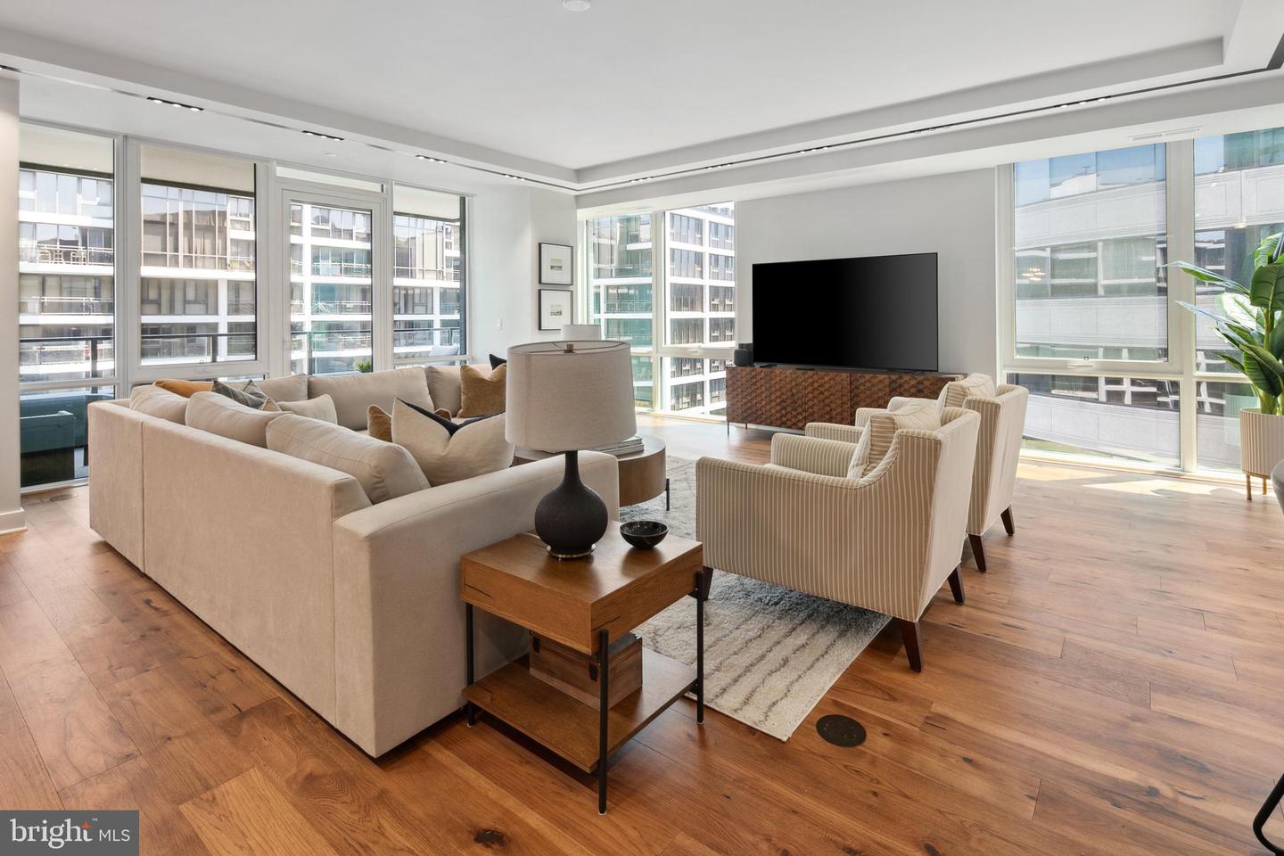 1781 N Pierce St #1003