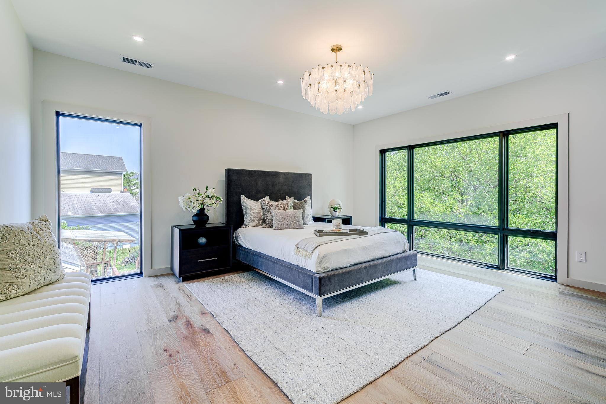 2017 N GREENBRIER STREET