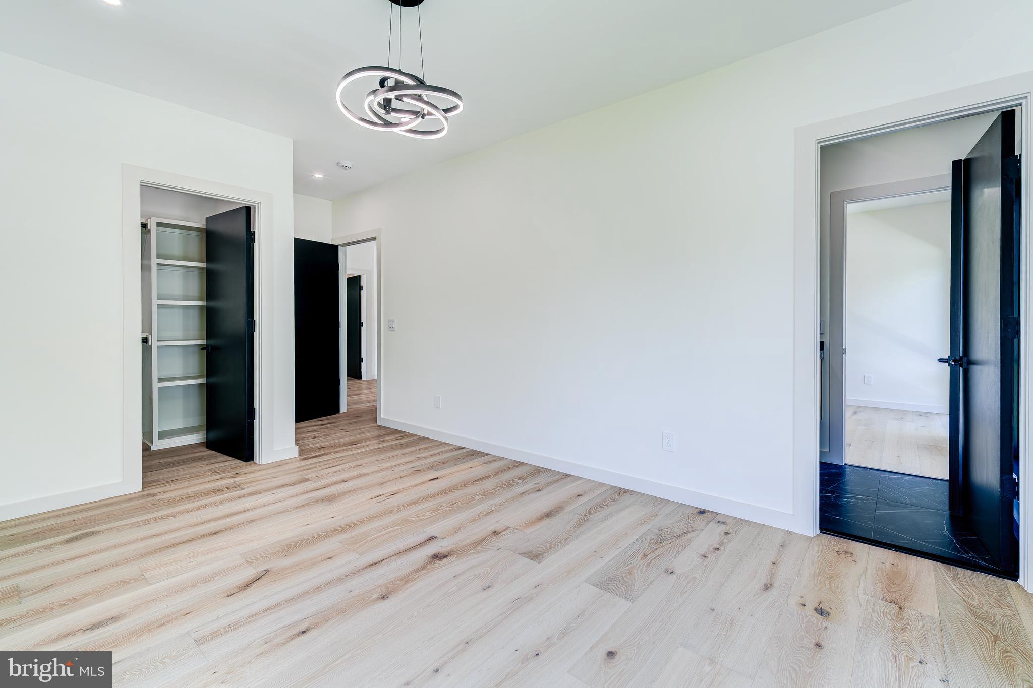 2017 N GREENBRIER STREET