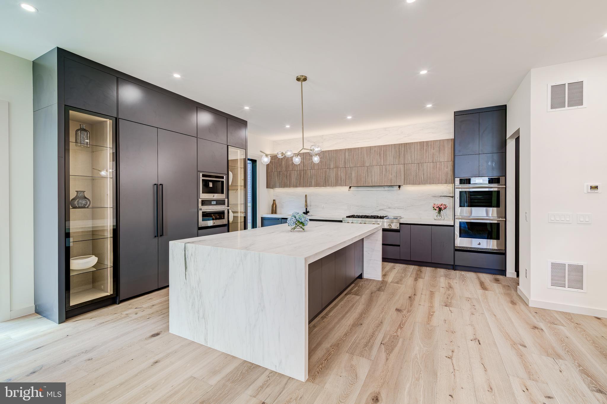 2017 N GREENBRIER STREET