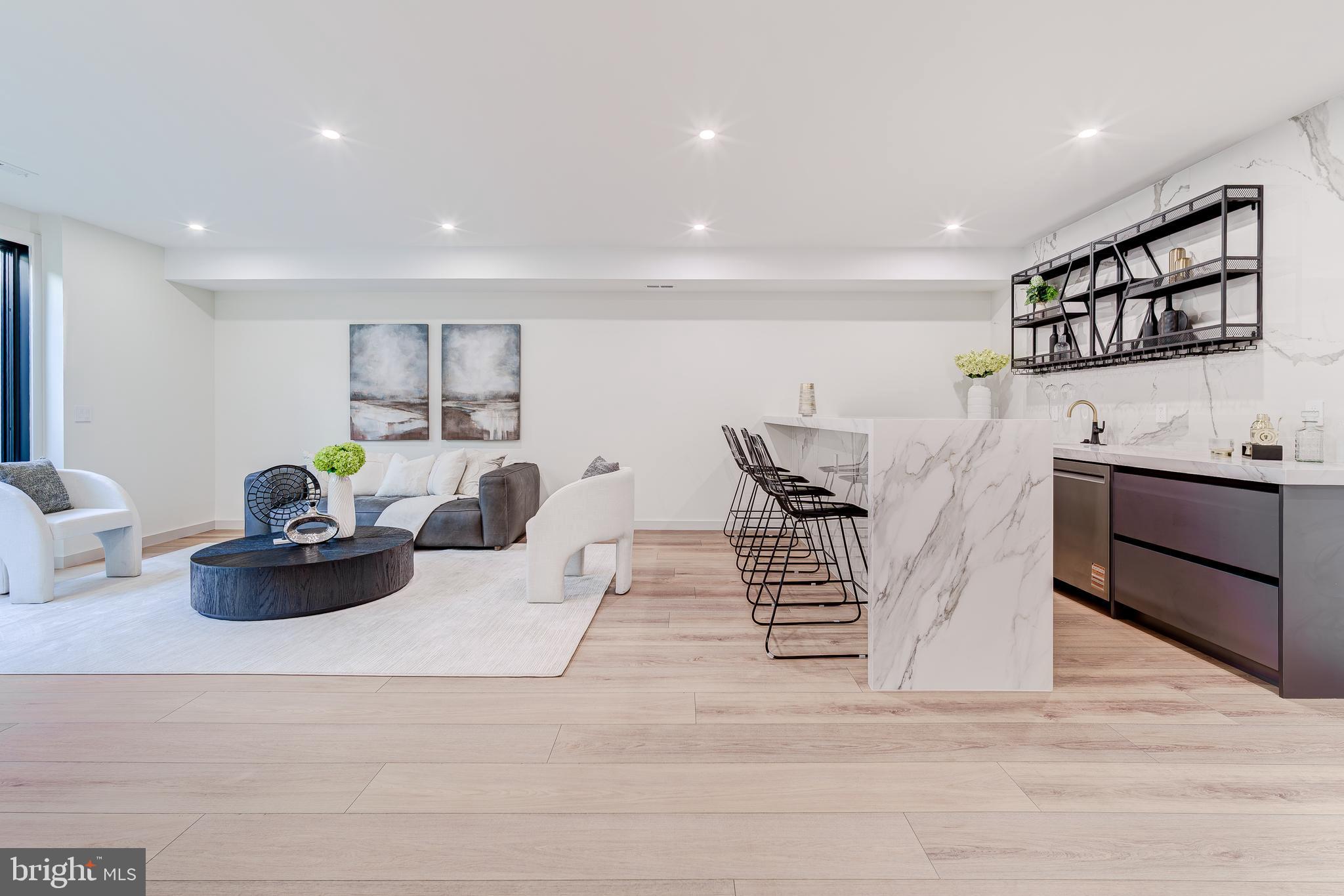 2017 N GREENBRIER STREET