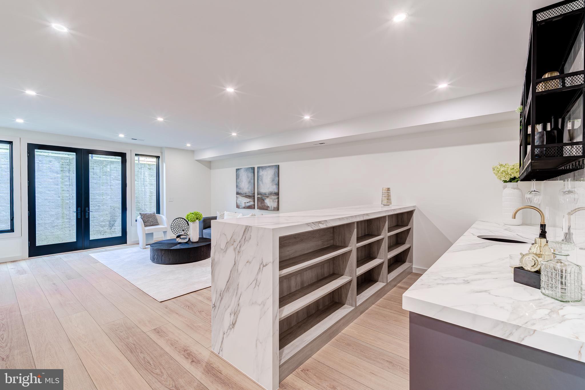 2017 N GREENBRIER STREET