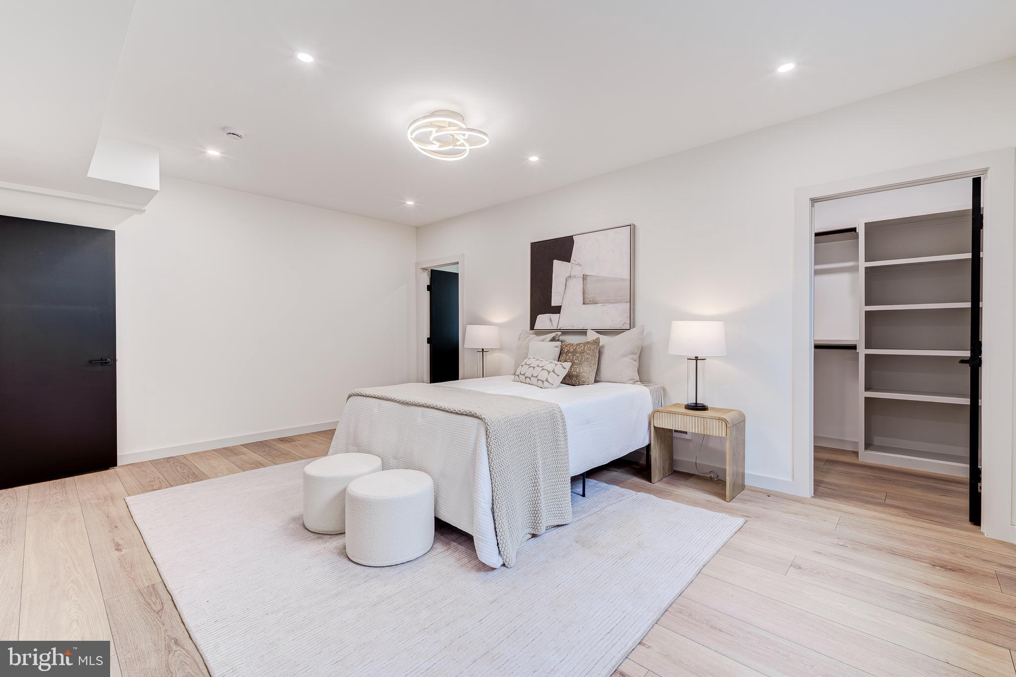 2017 N GREENBRIER STREET