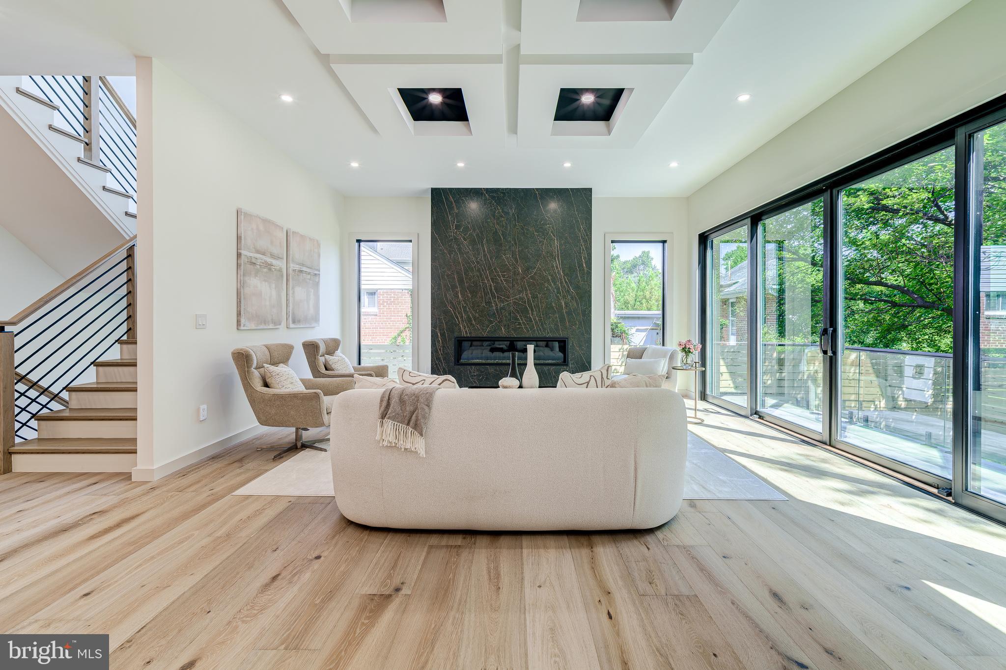 2017 N GREENBRIER STREET