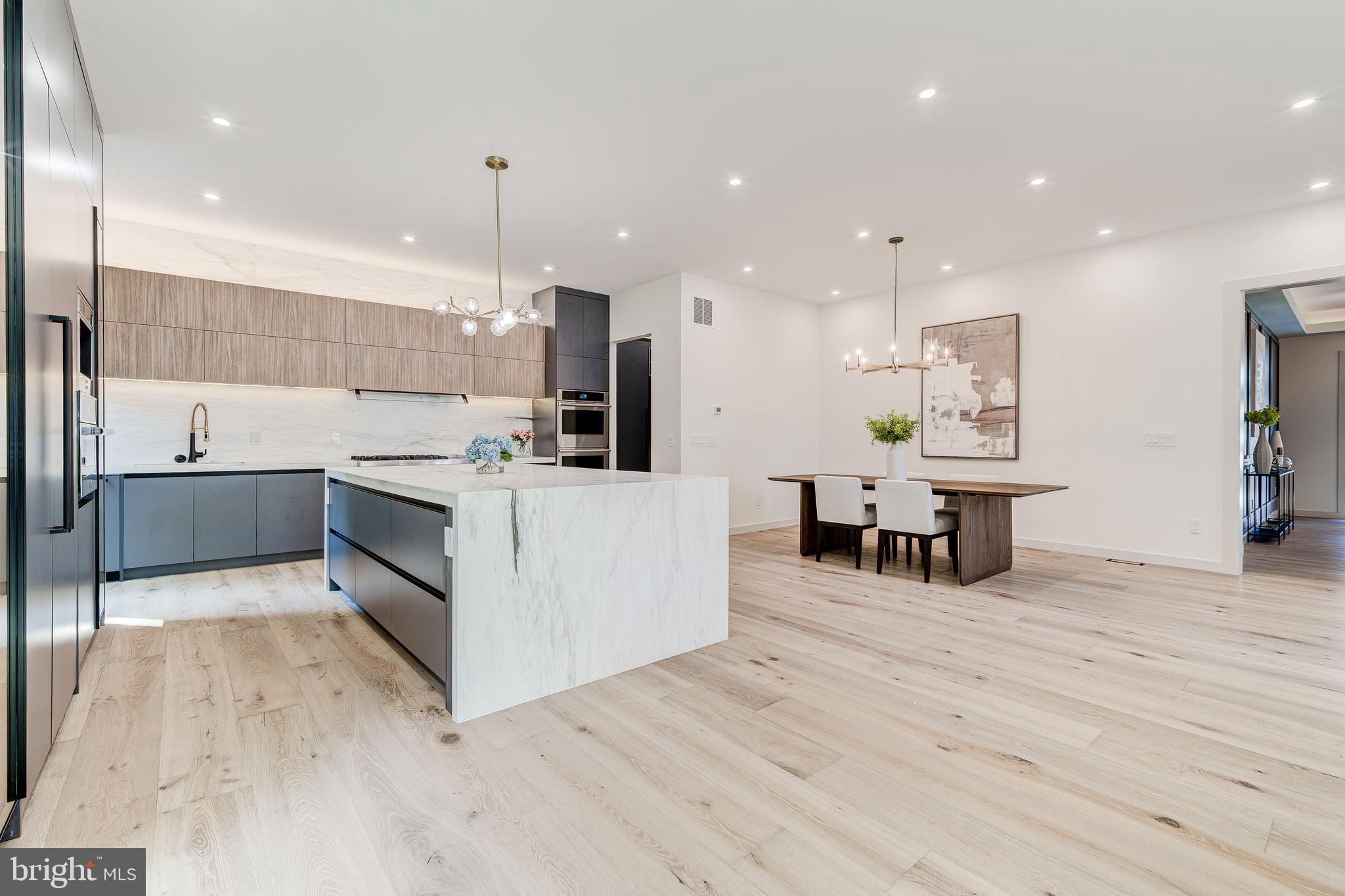 2017 N GREENBRIER STREET