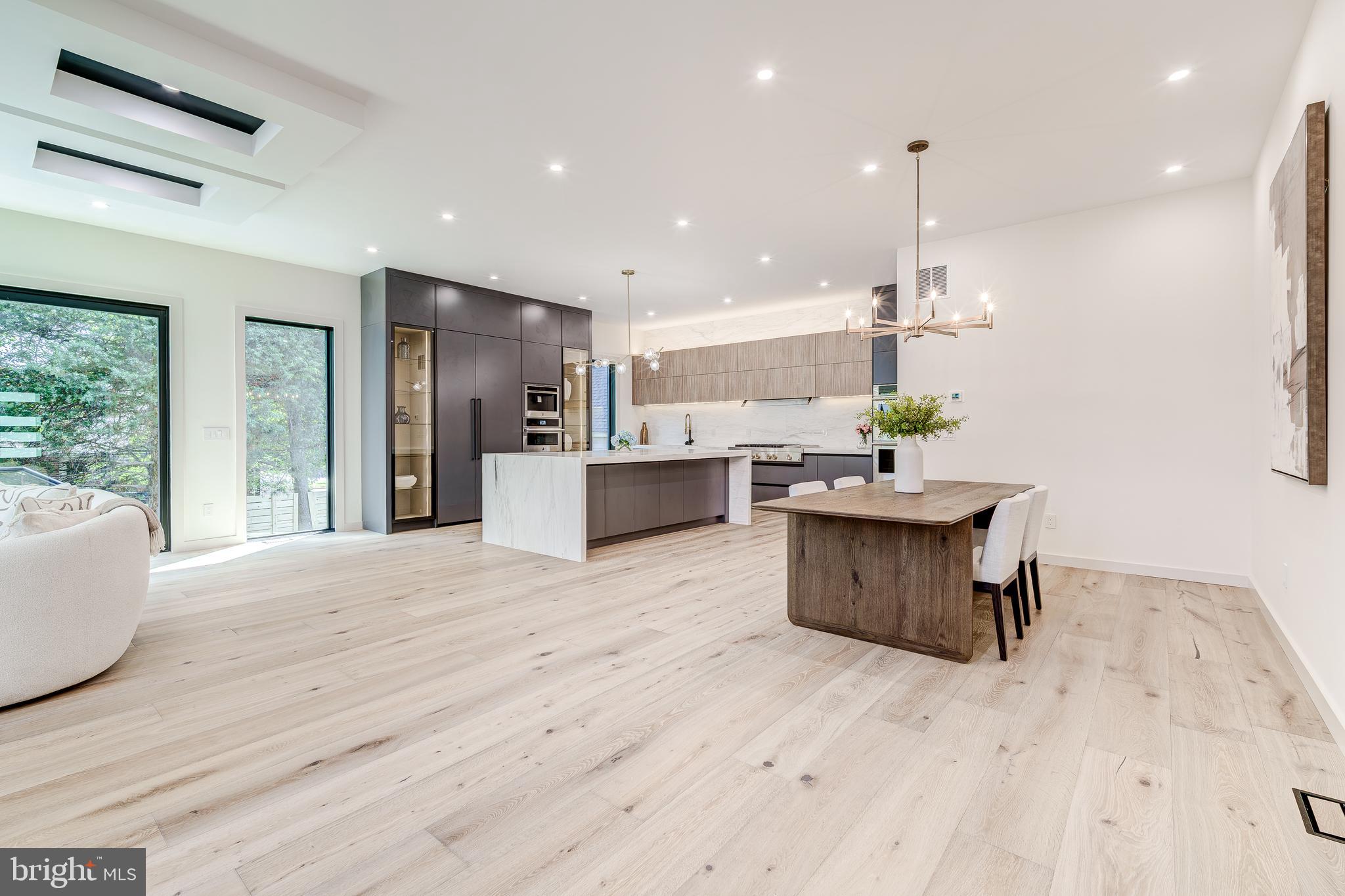 2017 N GREENBRIER STREET