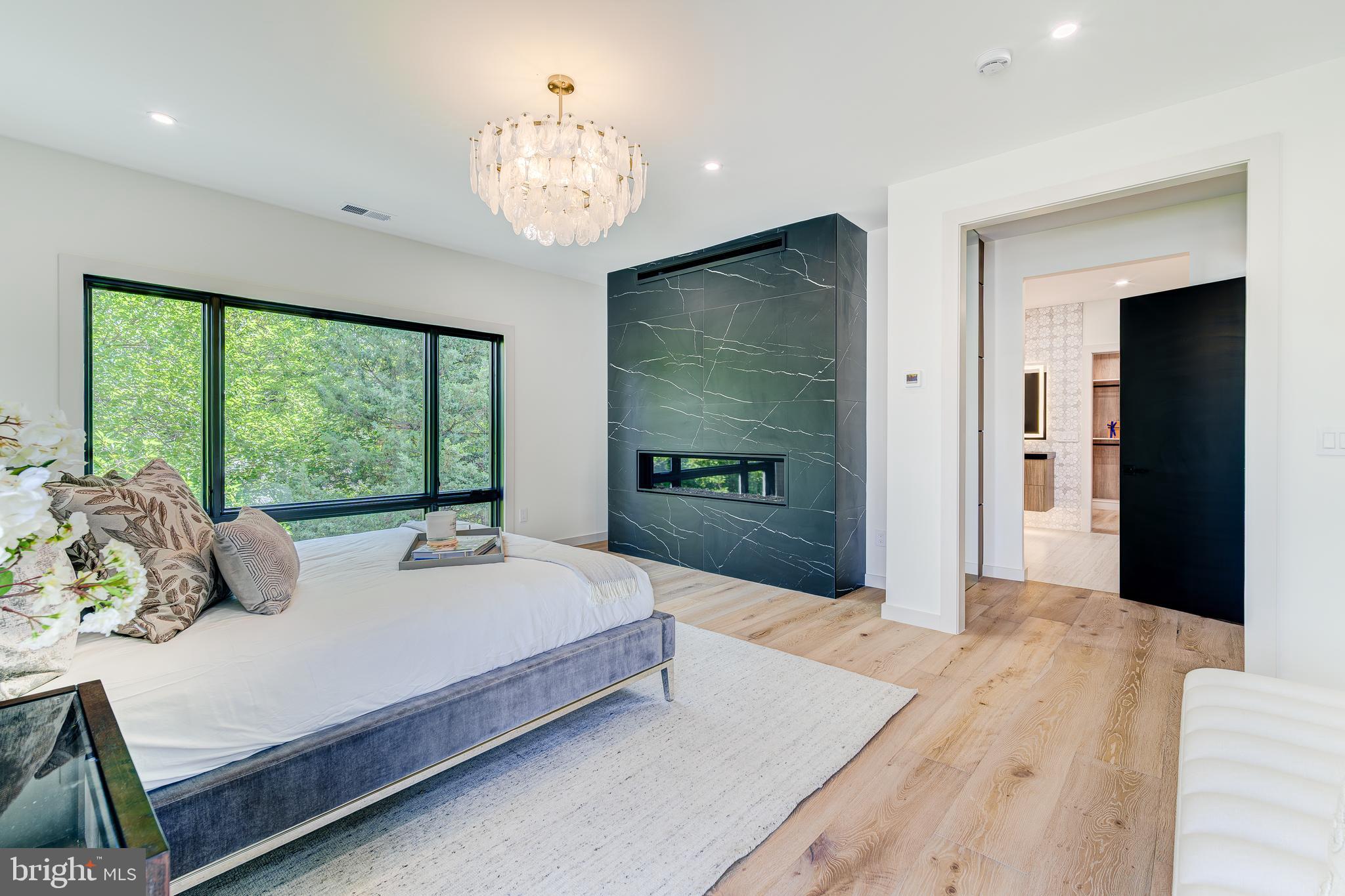 2017 N GREENBRIER STREET