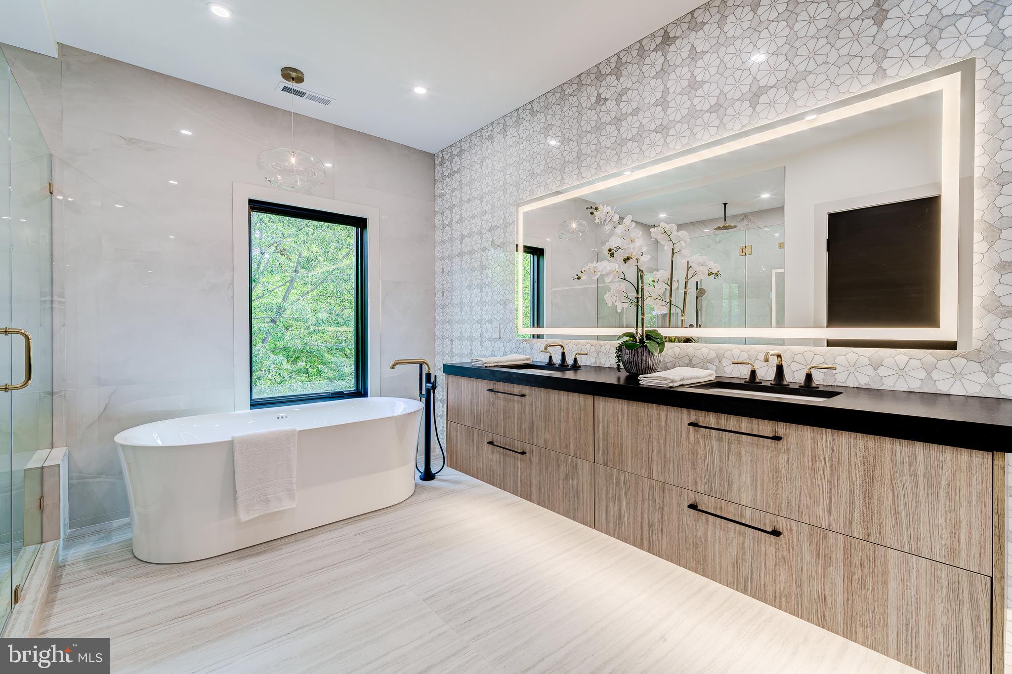 2017 N GREENBRIER STREET