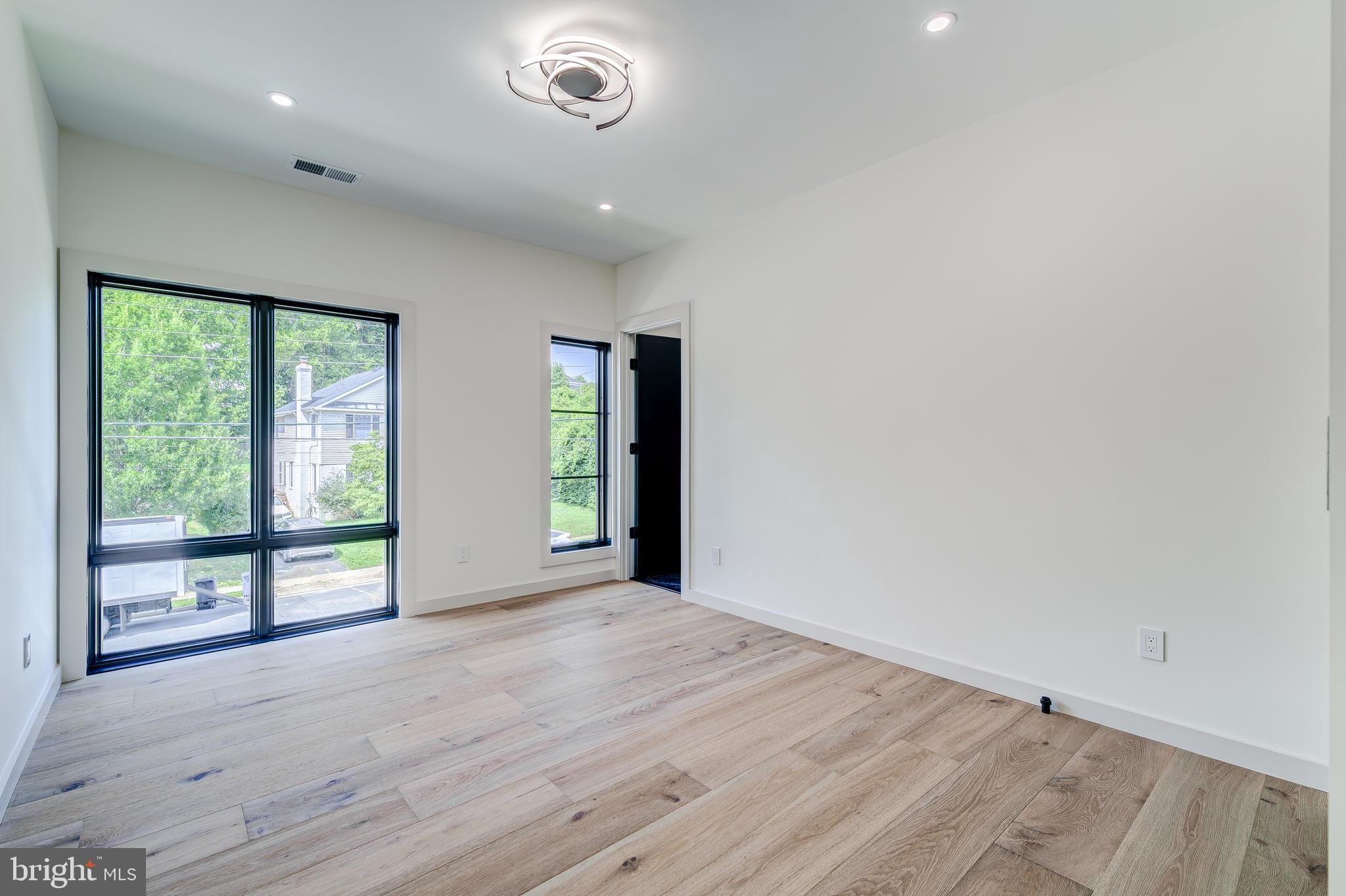 2017 N GREENBRIER STREET