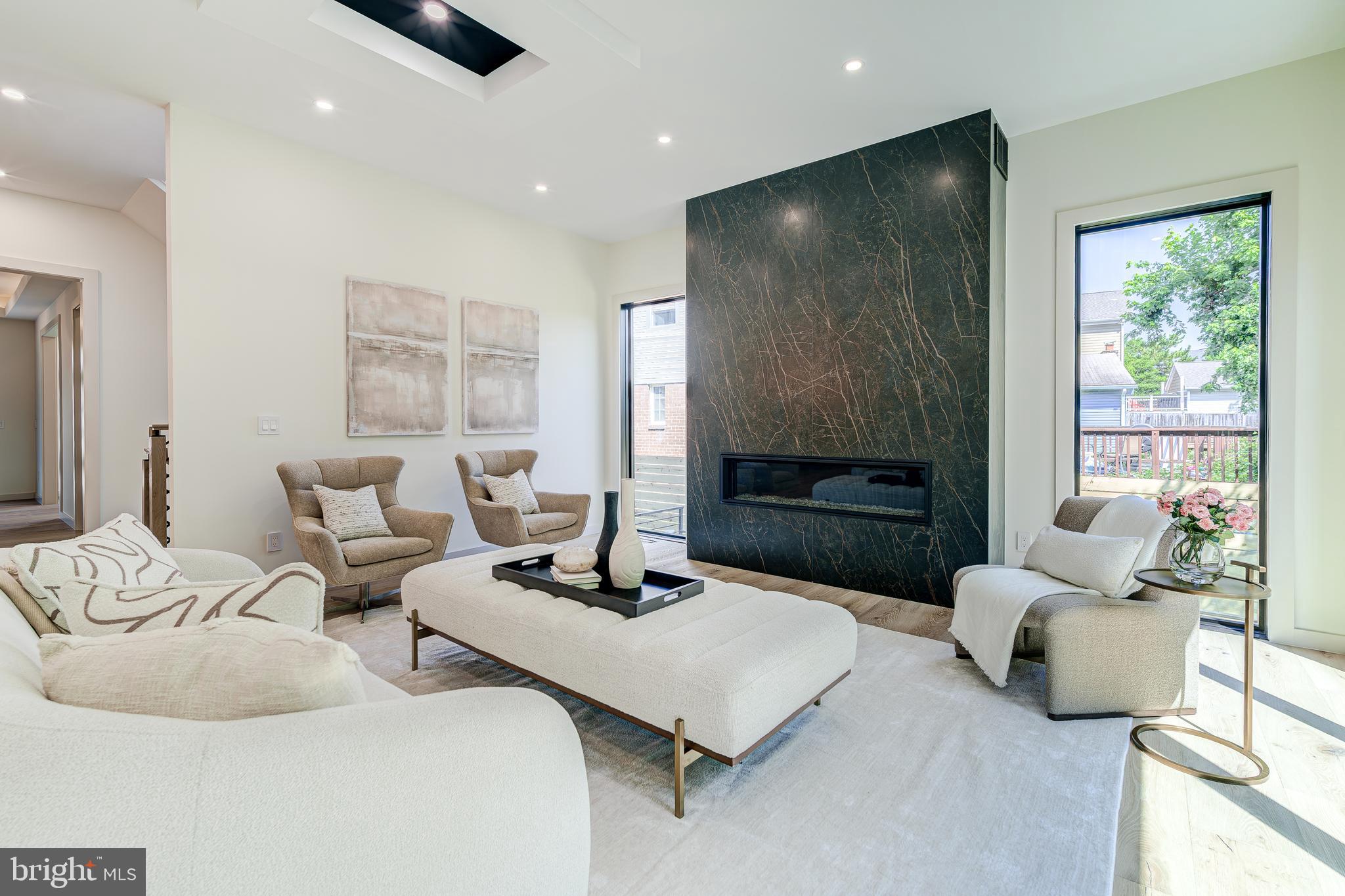 2017 N GREENBRIER STREET