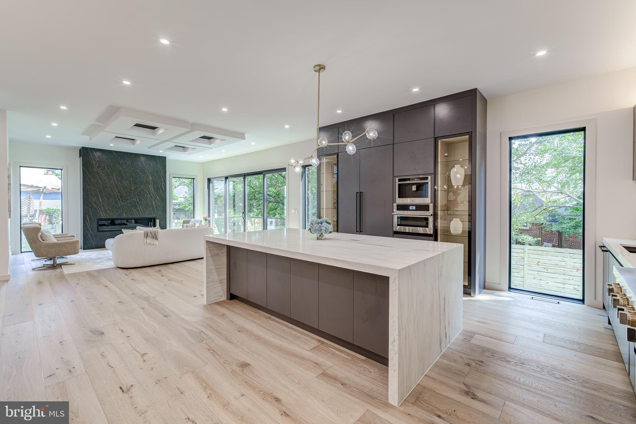 2017 N GREENBRIER STREET