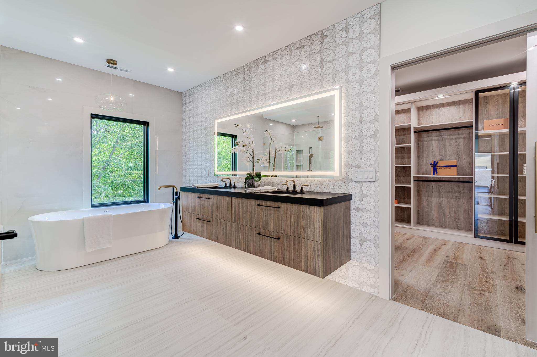 2017 N GREENBRIER STREET