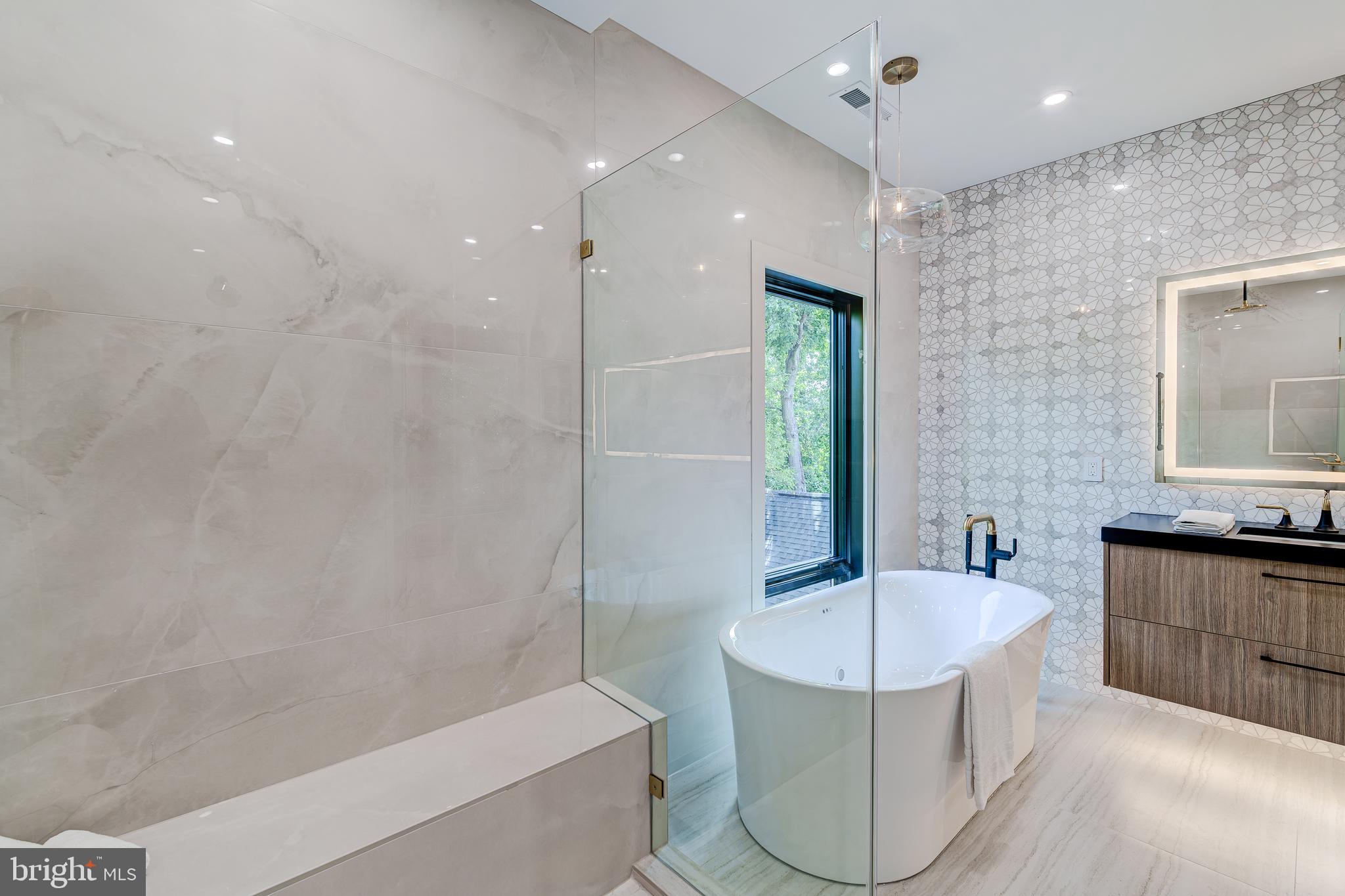 2017 N GREENBRIER STREET