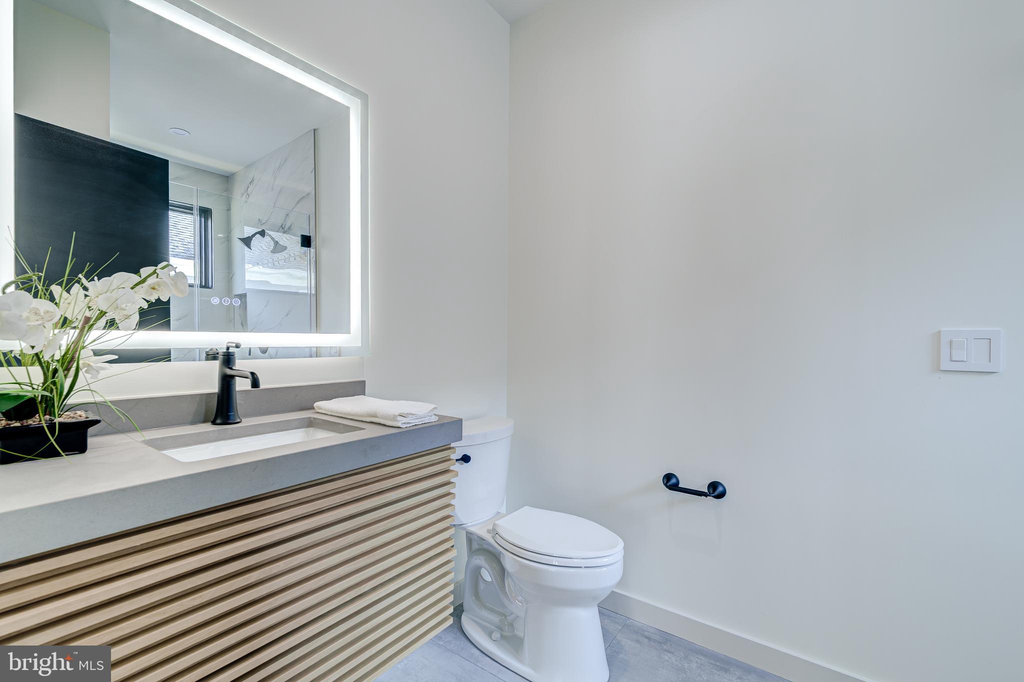 2017 N GREENBRIER STREET