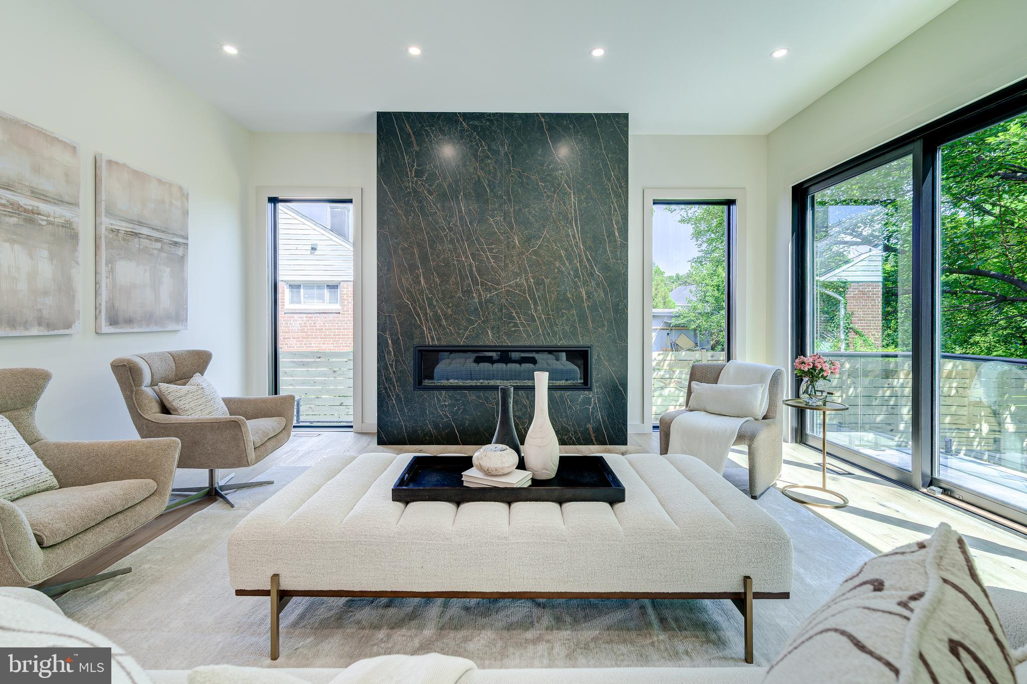 2017 N GREENBRIER STREET