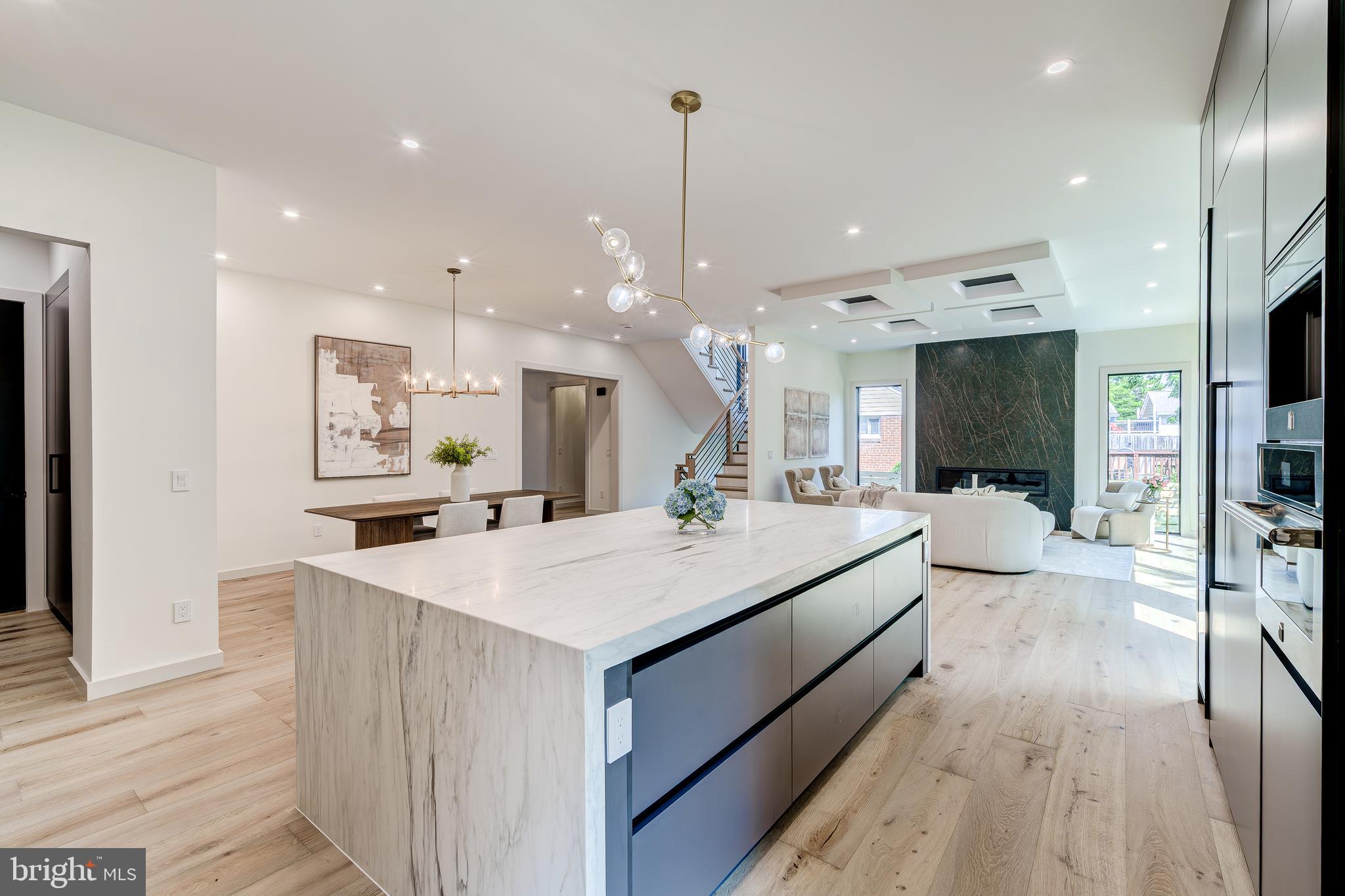 2017 N GREENBRIER STREET