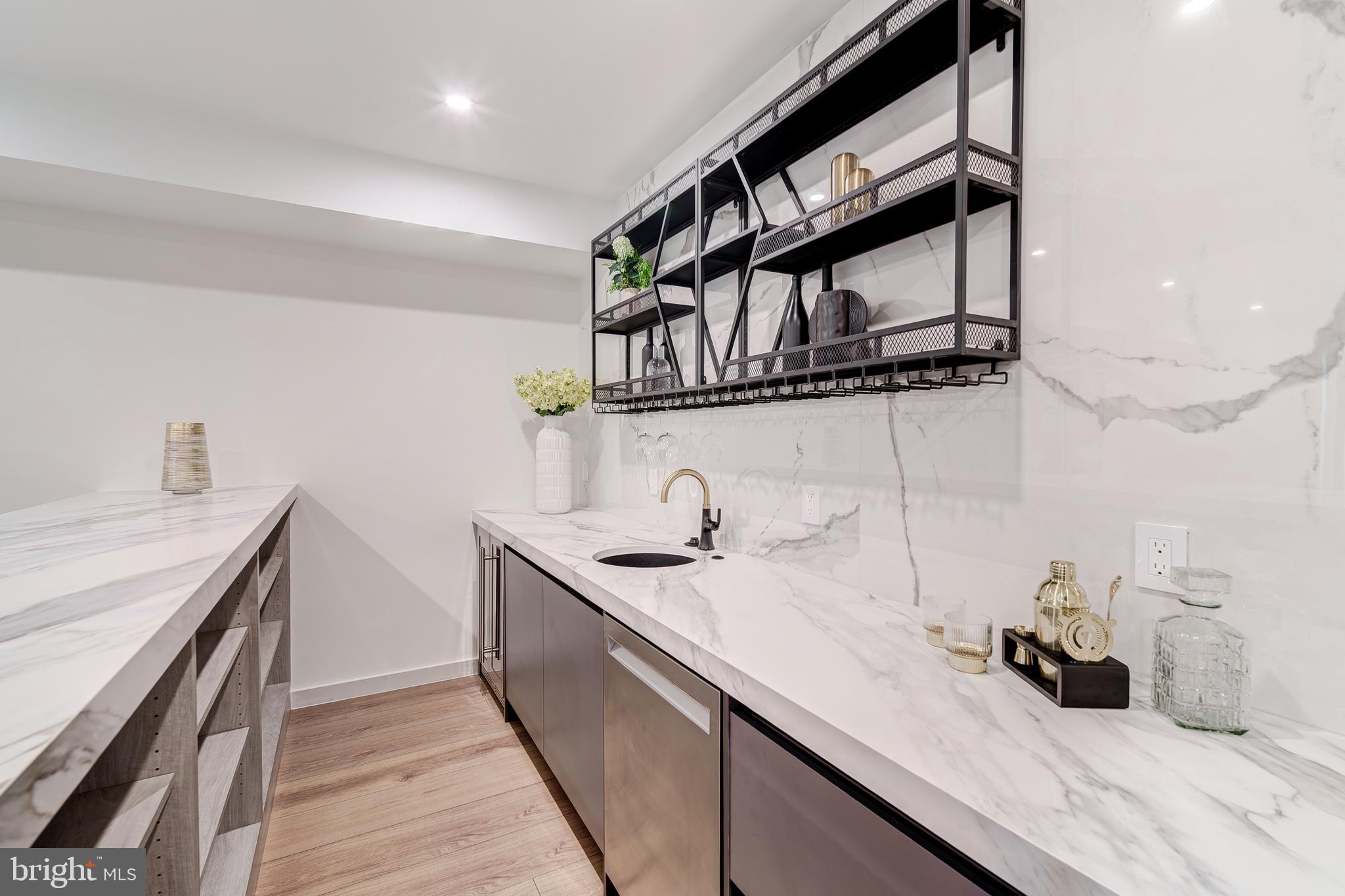 2017 N GREENBRIER STREET