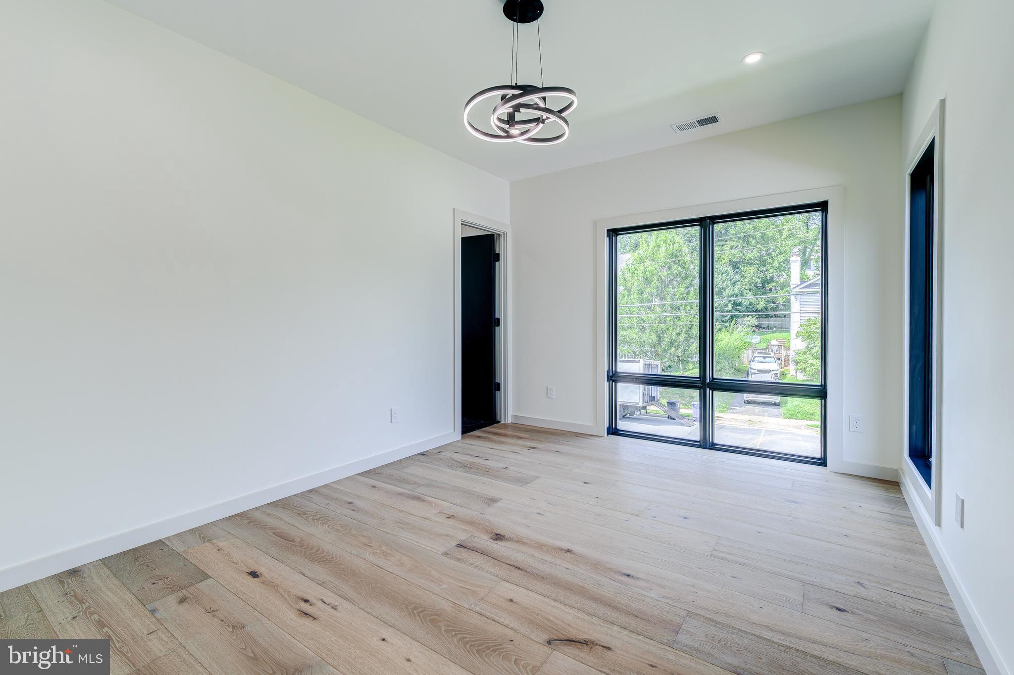 2017 N GREENBRIER STREET