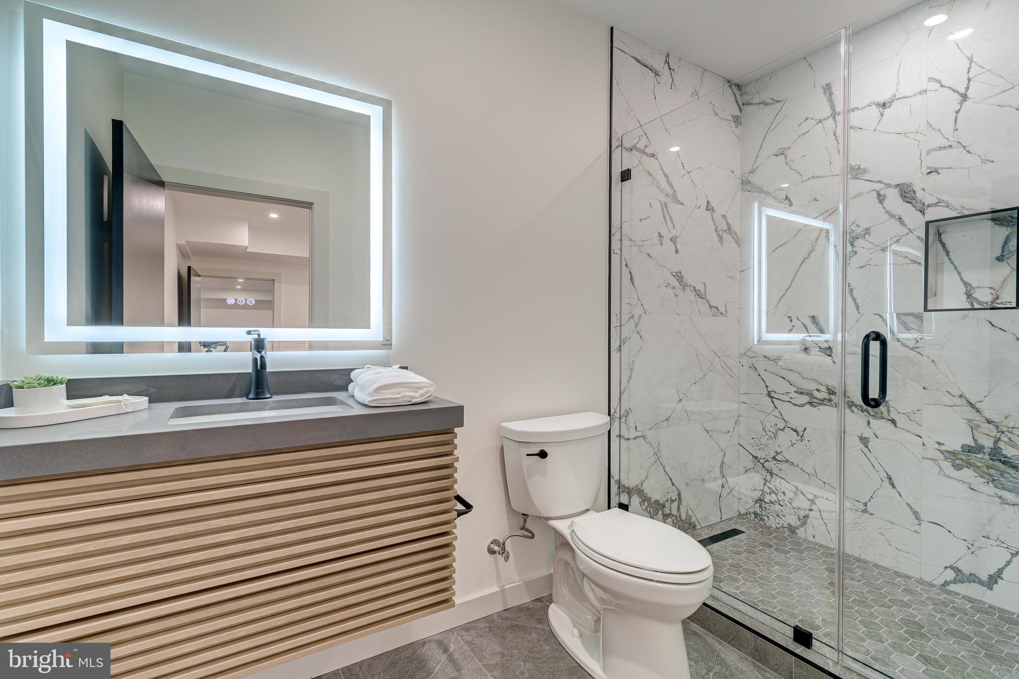 2017 N GREENBRIER STREET