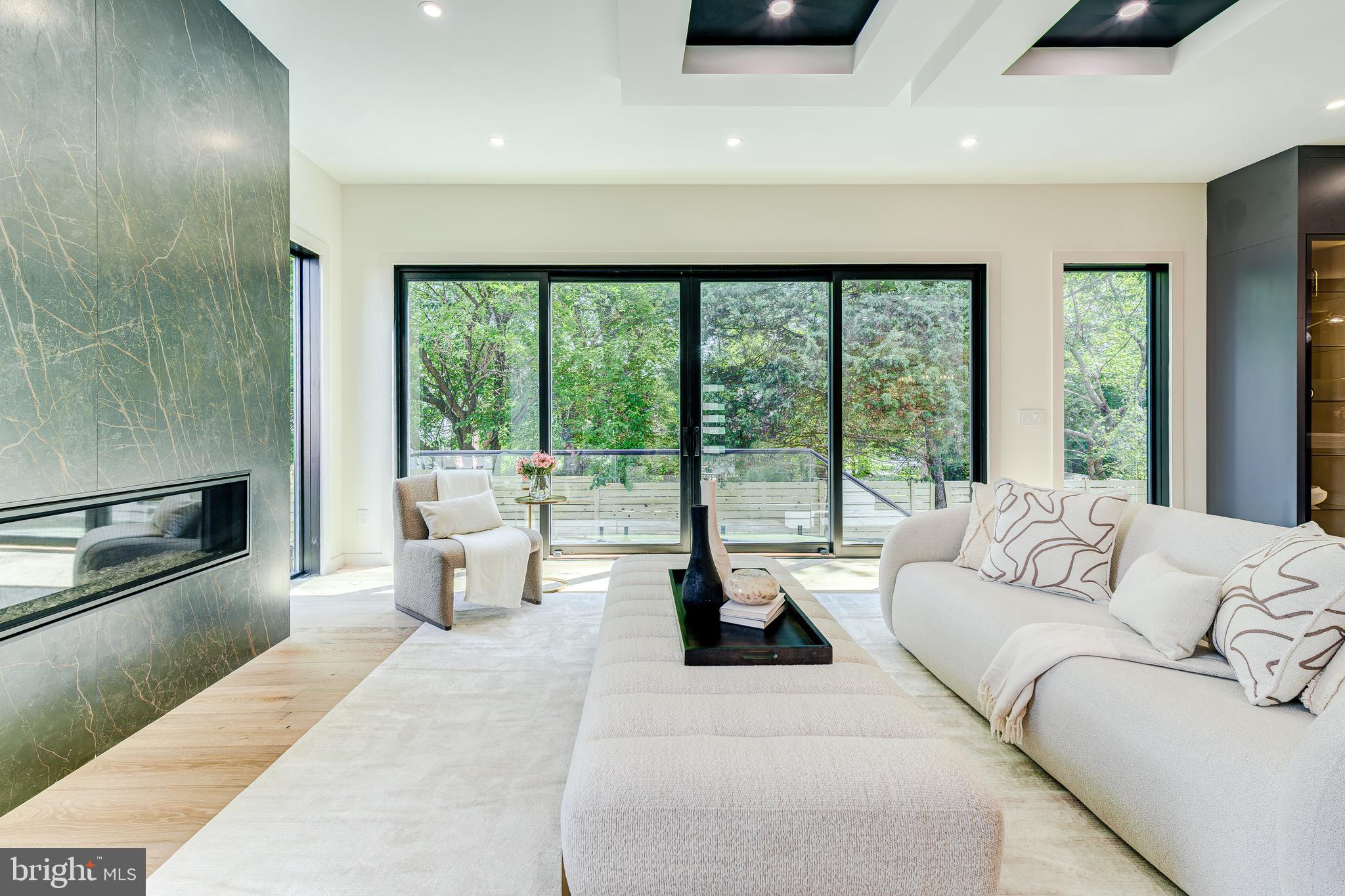 2017 N GREENBRIER STREET