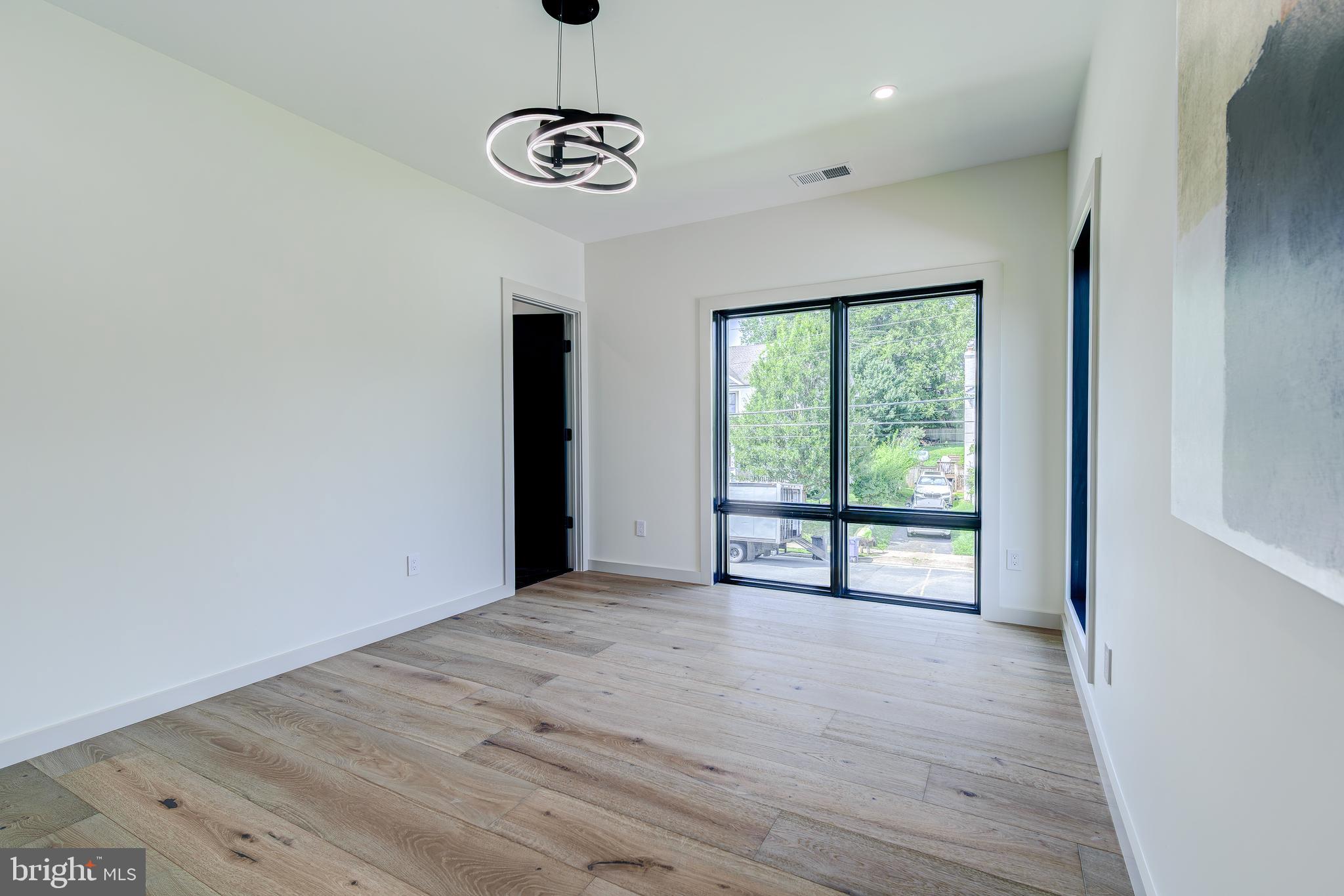 2017 N GREENBRIER STREET