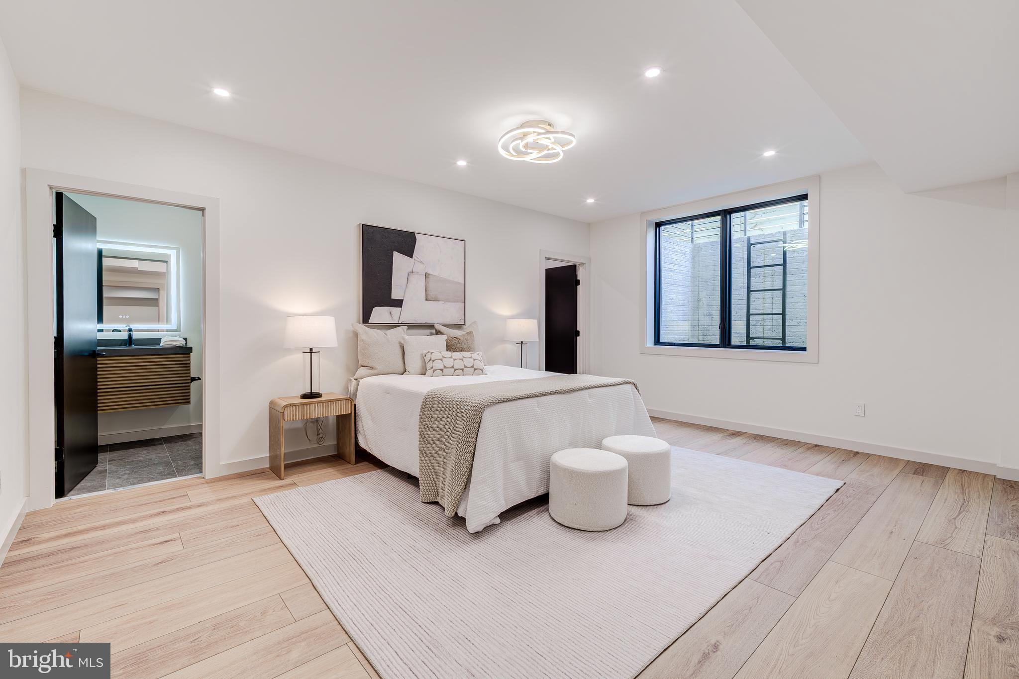 2017 N GREENBRIER STREET