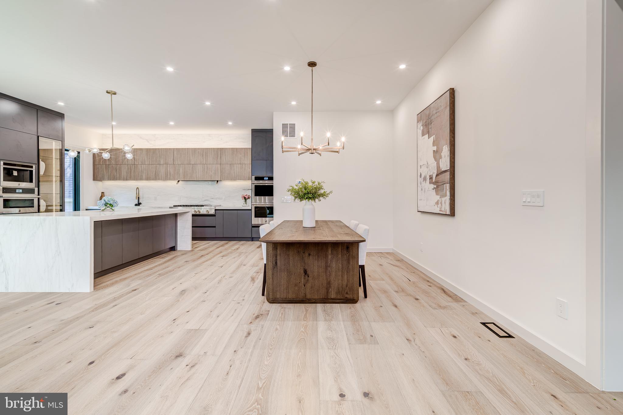 2017 N GREENBRIER STREET