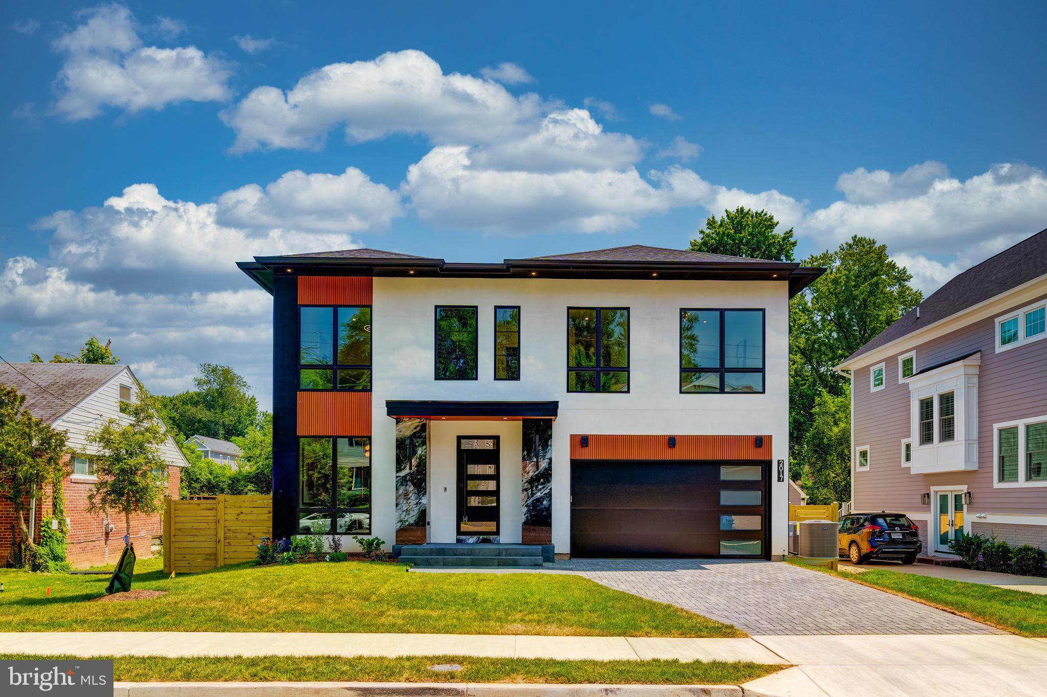 2017 N GREENBRIER STREET