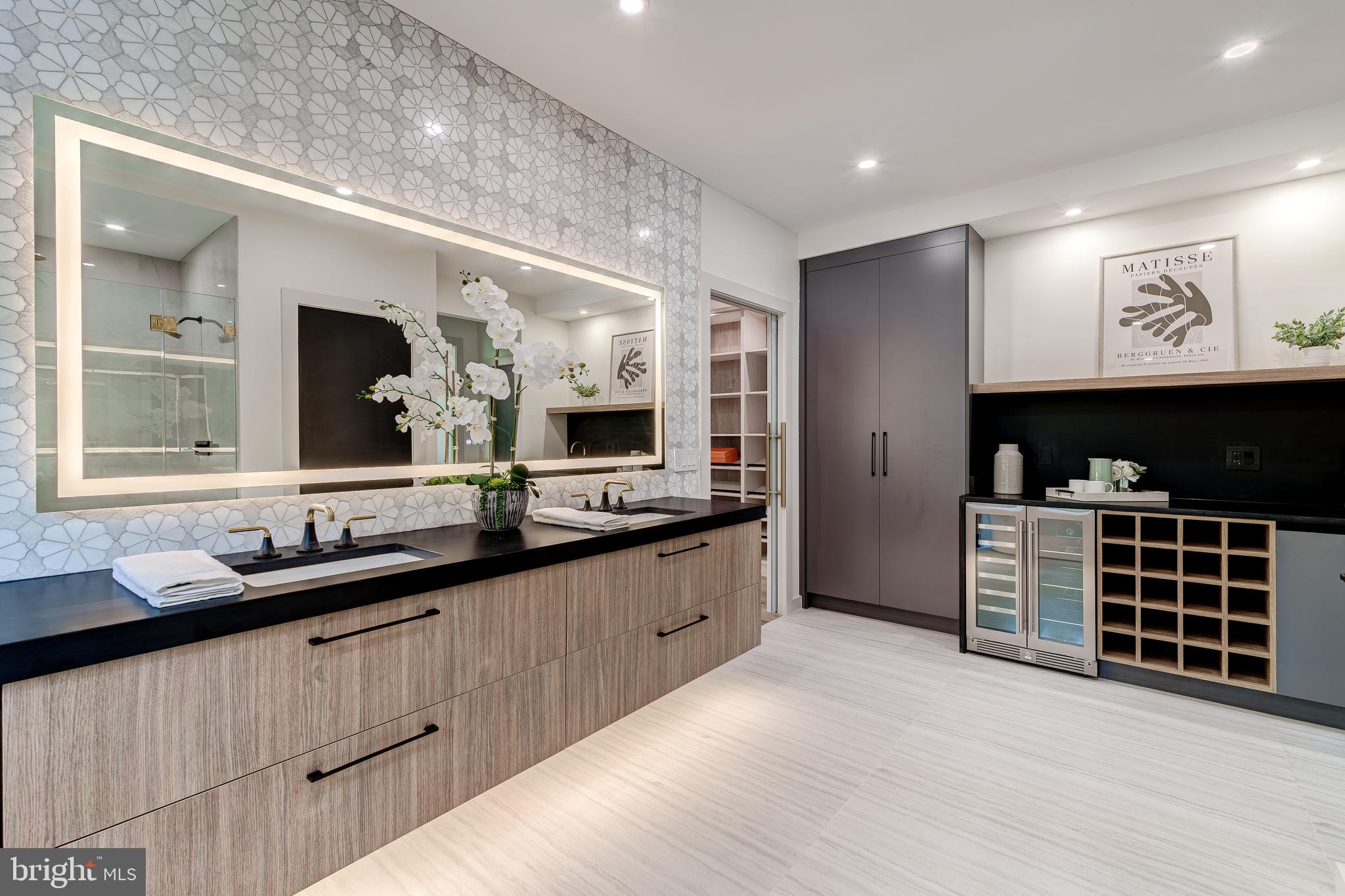 2017 N GREENBRIER STREET