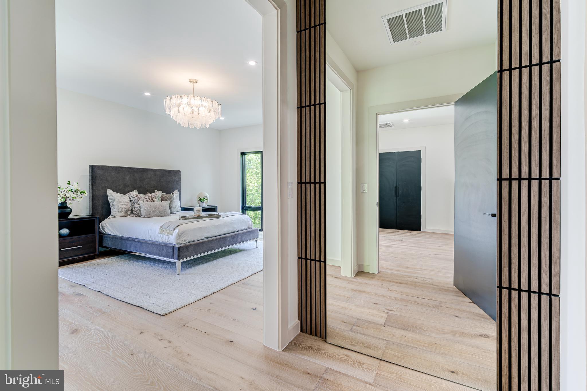 2017 N GREENBRIER STREET