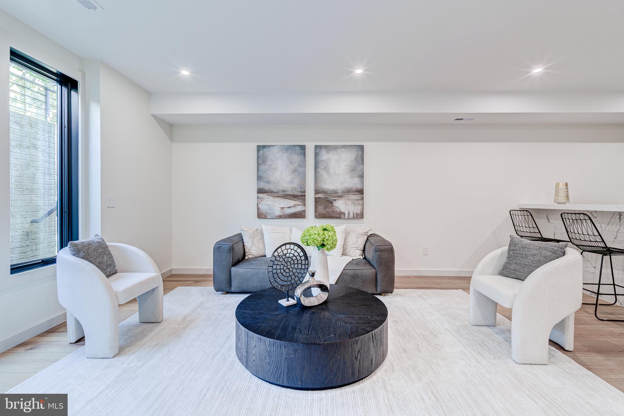 2017 N GREENBRIER STREET