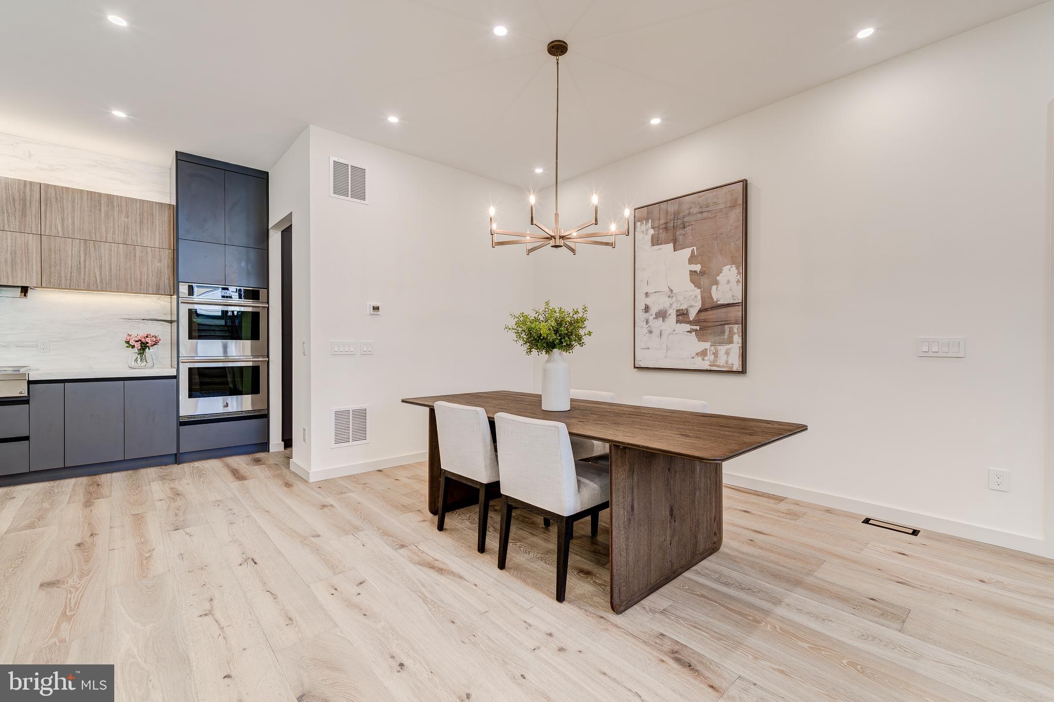 2017 N GREENBRIER STREET