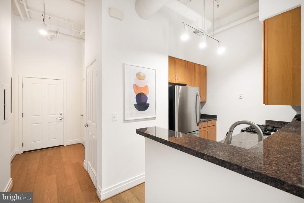 2220 FAIRFAX DRIVE Unit: 101